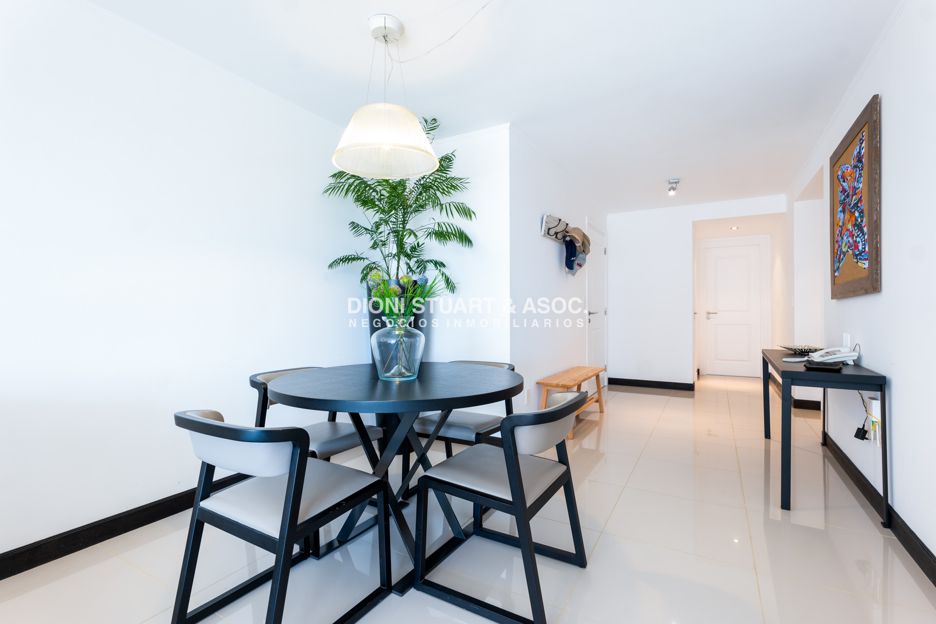 Apartamento ID.860 - APARTAMENTO EN VENTA EN PLAYA MANSA DE 2 DORMITORIOS CON PARRILLERO - EDIFICIO MONET