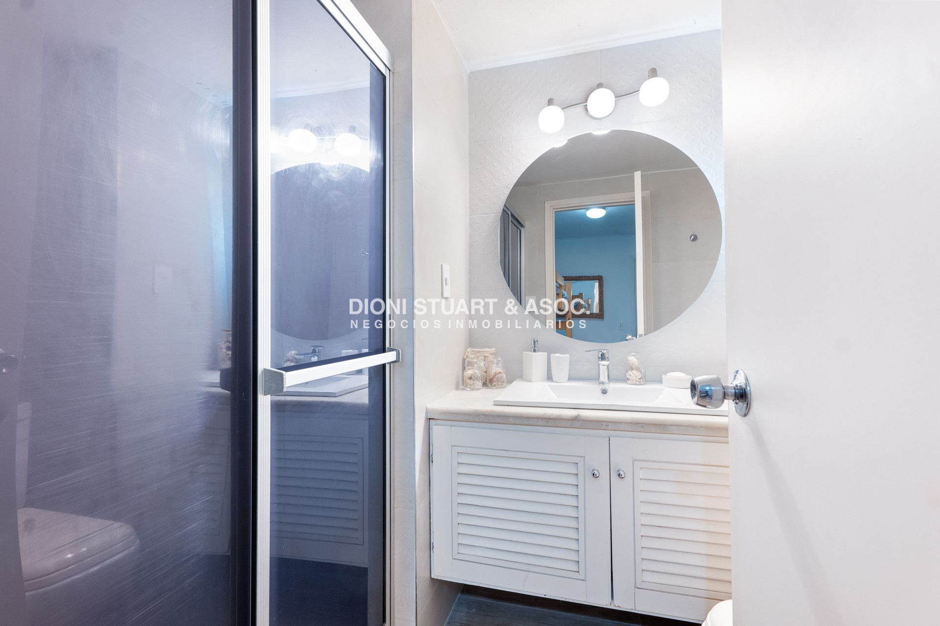 Apartamento ID.26 - Alquiler Frente al Mar (Febrero - Carnaval y Turismo Libre) - 1 Dormitorio y Medio - 4 Personas - Piscina y Serv. de Playa - Complejo Lincoln Center