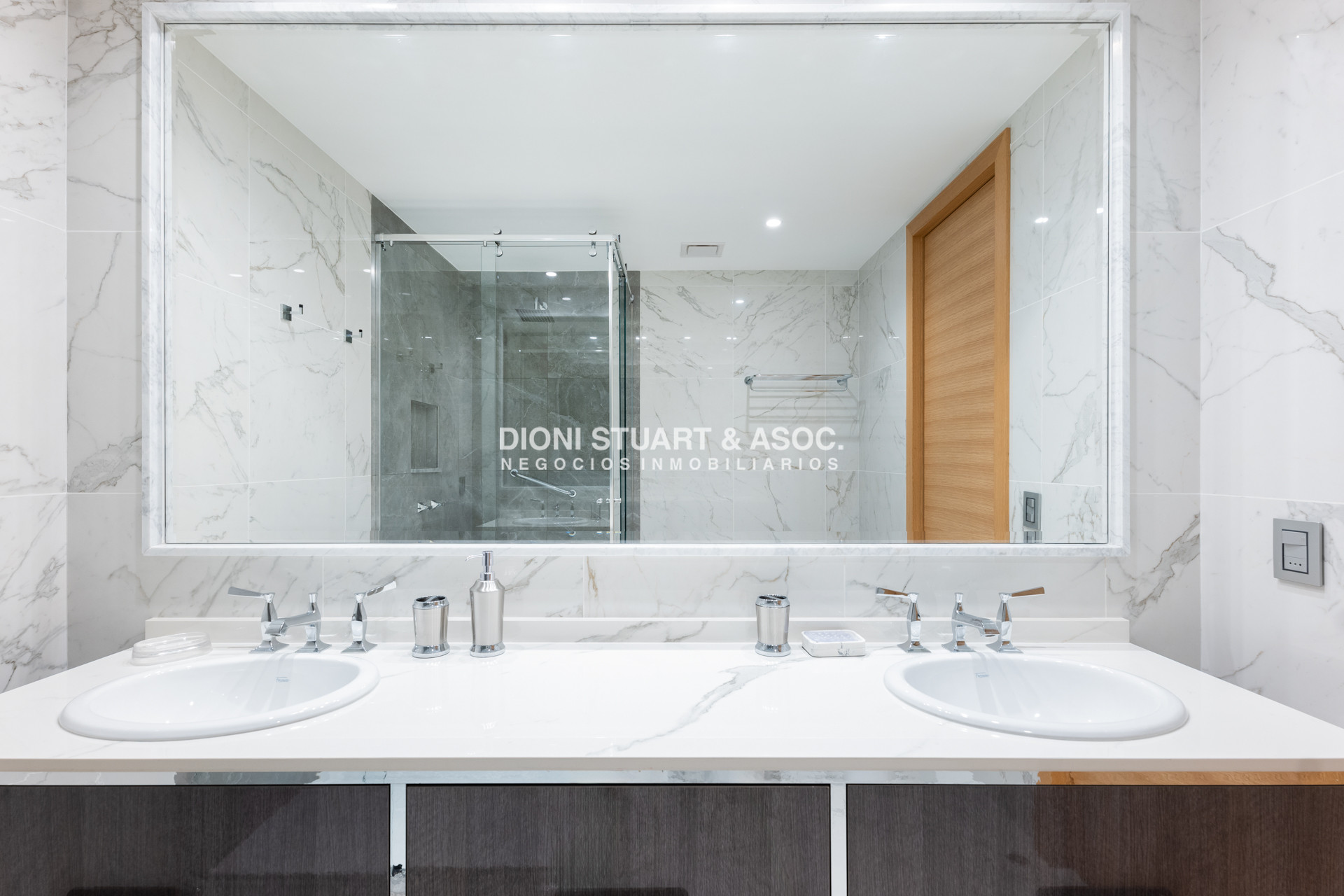 Apartamento ID.737 - FENDI CHATEAU EN VENTA ESQUINERO A PUNTA BALLENA 4 DORMITORIOS EN SUITE