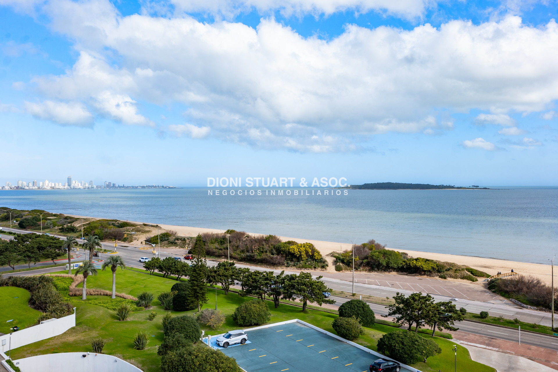 Apartamento ID.1059 - ALQUILER APARTAMENTO 3 DORMITORIOS FRENTE AL MAR PLAYA MANSA - COMPLEJO LINCOLN CENTER