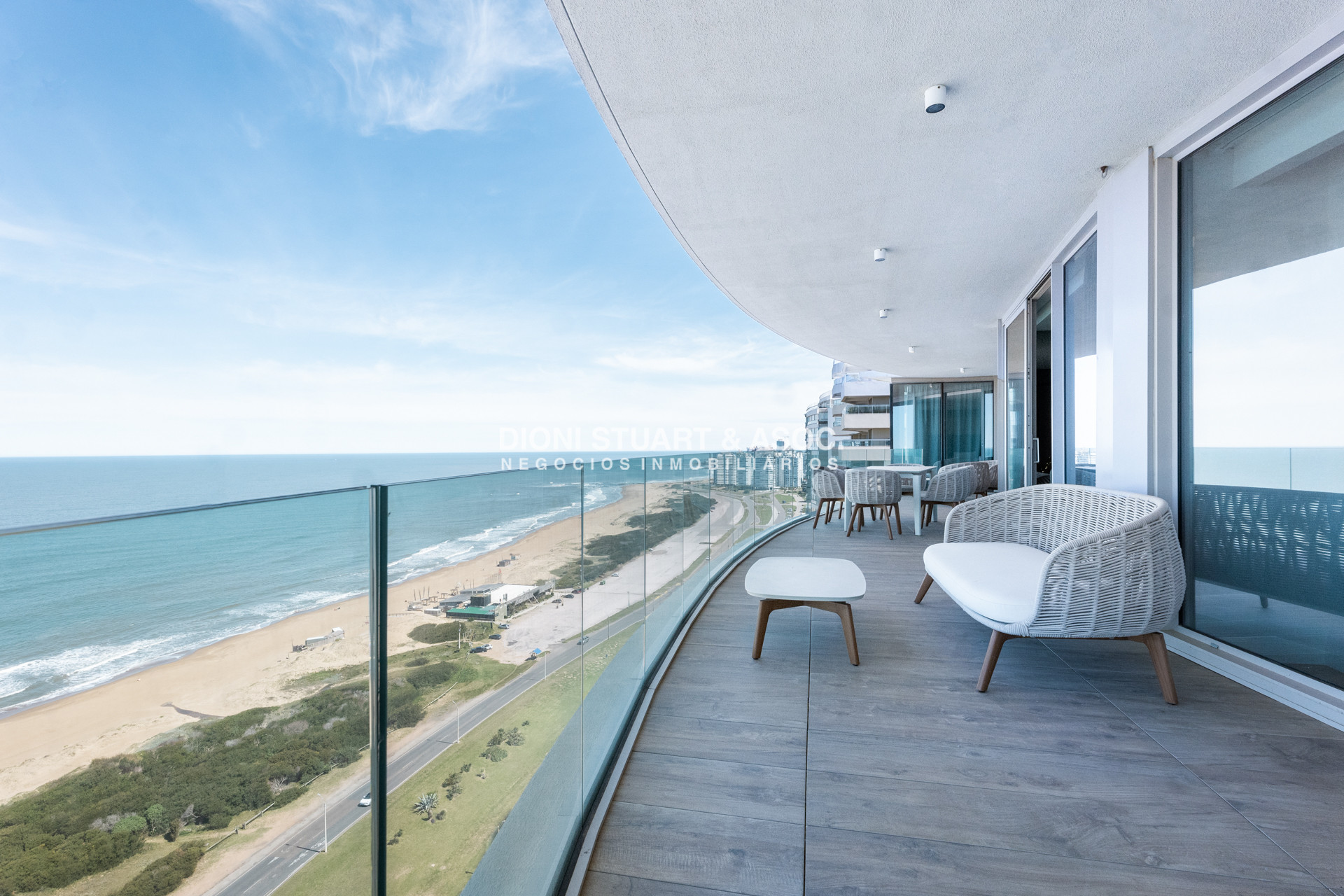 Apartamento ID.1121 - TRUMP UNIFICADO - 4 SUITES + DEPENDENCIA