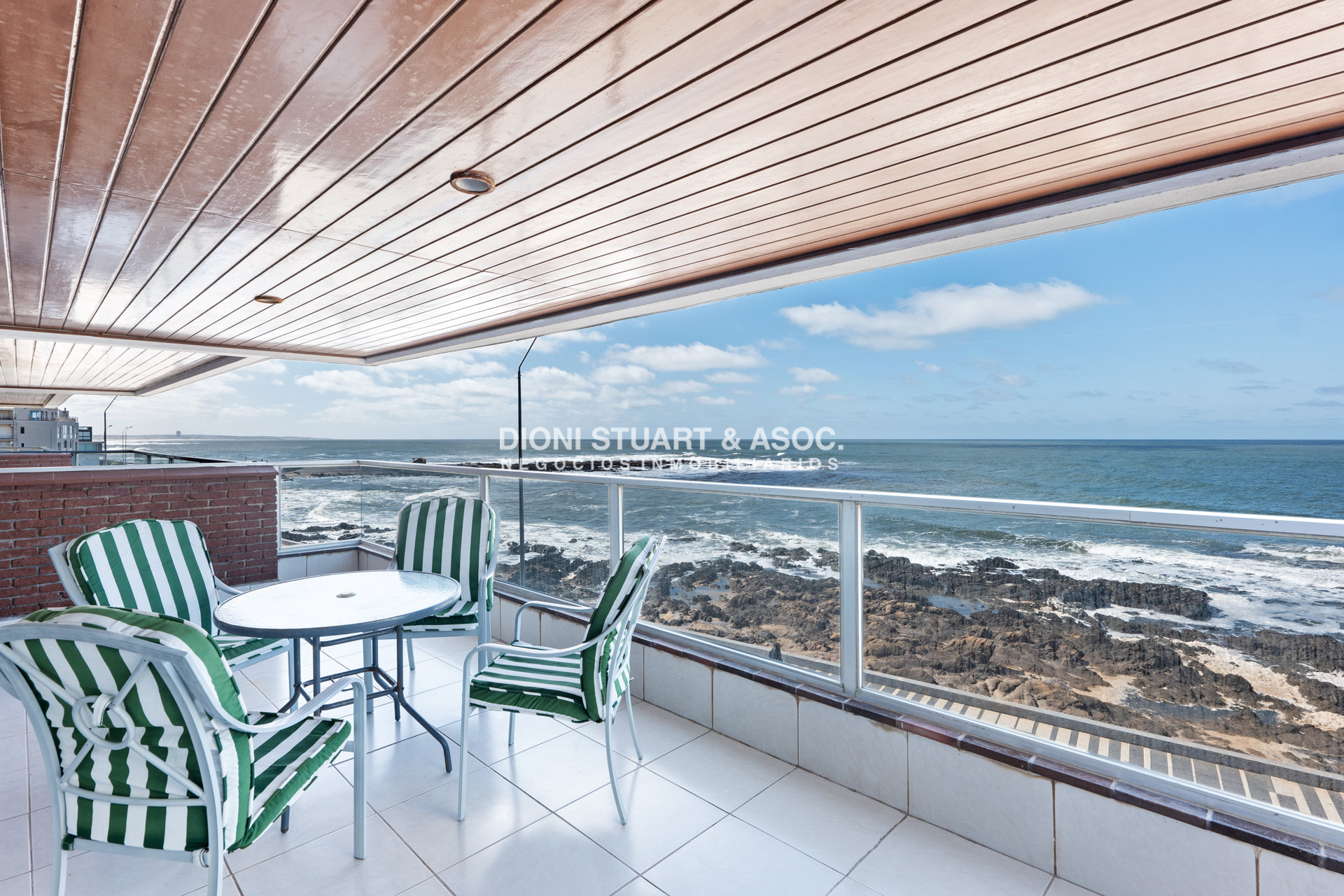 Apartamento ID.748 - Edificio Carmel - Apartamento de 3 Dorm y Dependencia - Punta del Este