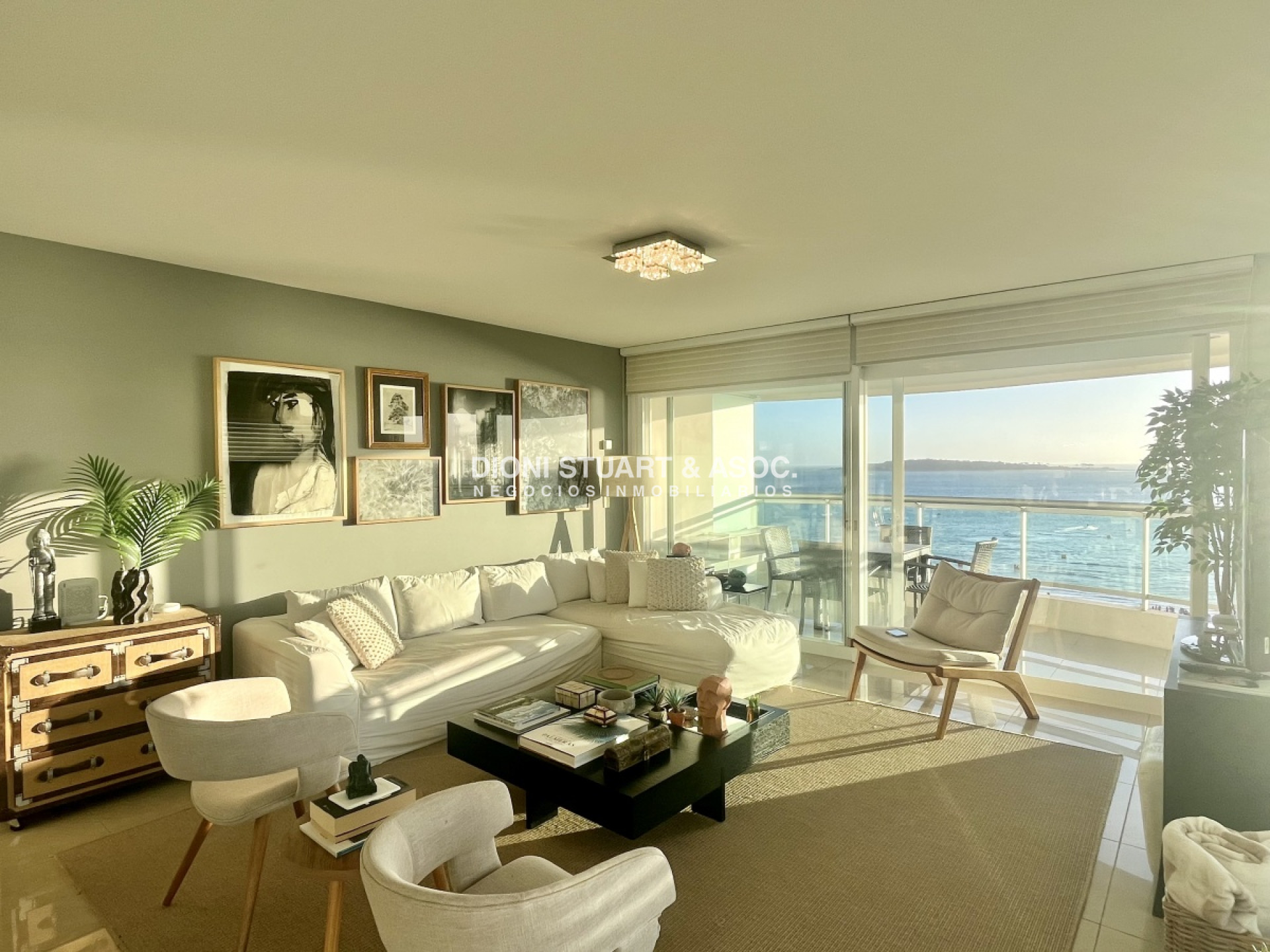 Apartamento ID.387 - Departamento en Aquarela Tower en Venta - 3 Dormitorios en Suite + Servicio - Esquinero 