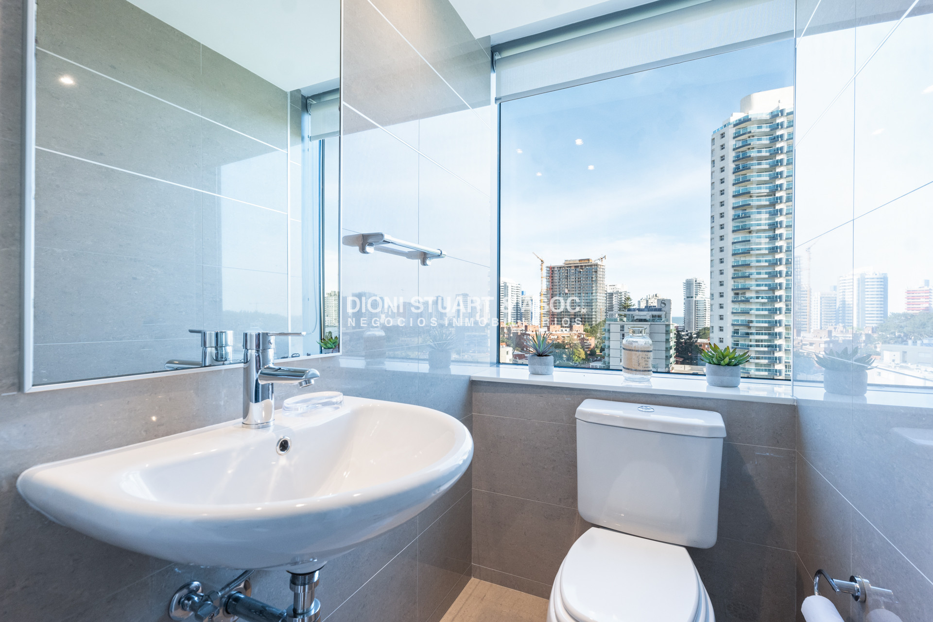 Apartamento ID.1114 - VENTA APARTAMENTO 3 DORMITORIOS EN SUITE - ALEXANDER BOULEVARD ESQUINERO 