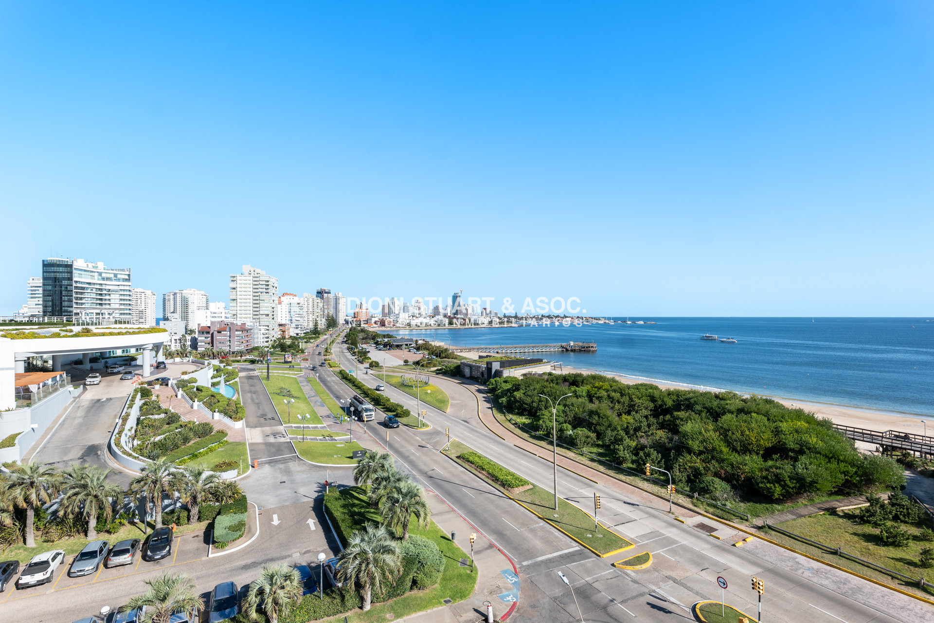 Apartamento ID.949 - DEPARTAMENTO ESQUINERO EN VENTA EN MILLENIUM TOWER PLAYA MANSA - 3 DORMITORIOS EN SUITE + DEPENDENCIA