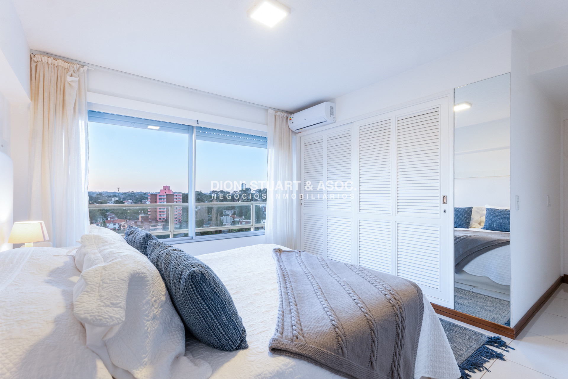 Apartamento ID.1033 - APARTAMENTO EN VENTA RECICLADO FRENTE AL MAR - 3 DORMITORIOS + DEPENDENCIA - TORRE JEFFERSON - COMPLEJO LINCOLN CENTER