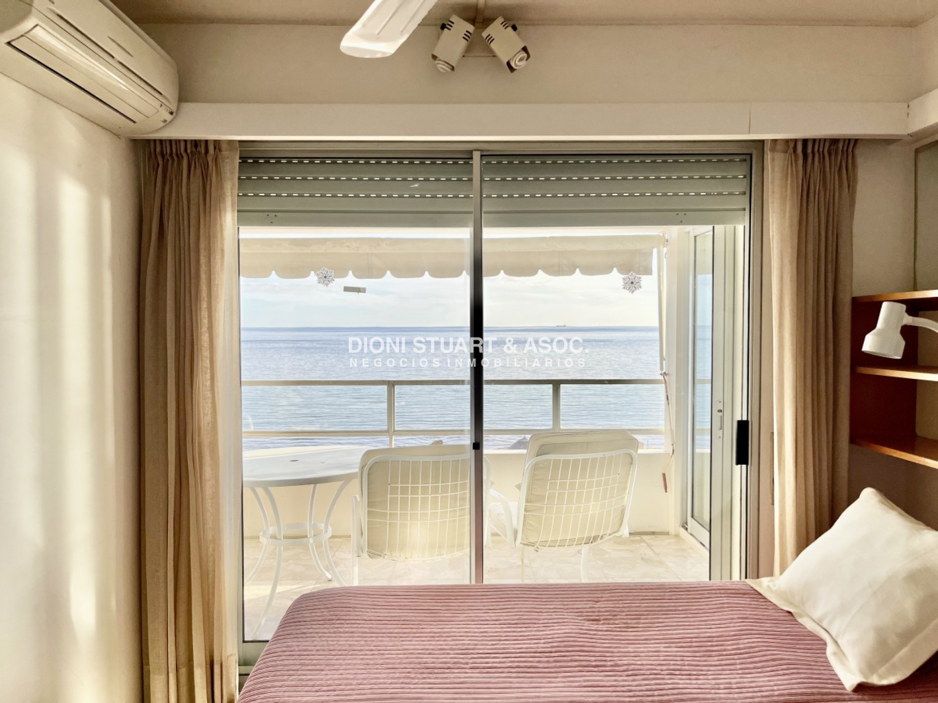 Apartamento ID.215 - APARTAMENTO EN ALQUILER 3 DORMITORIOS FRENTE AL MAR PLAYA MANSA - COMPLEJO LINCOLN CENTER