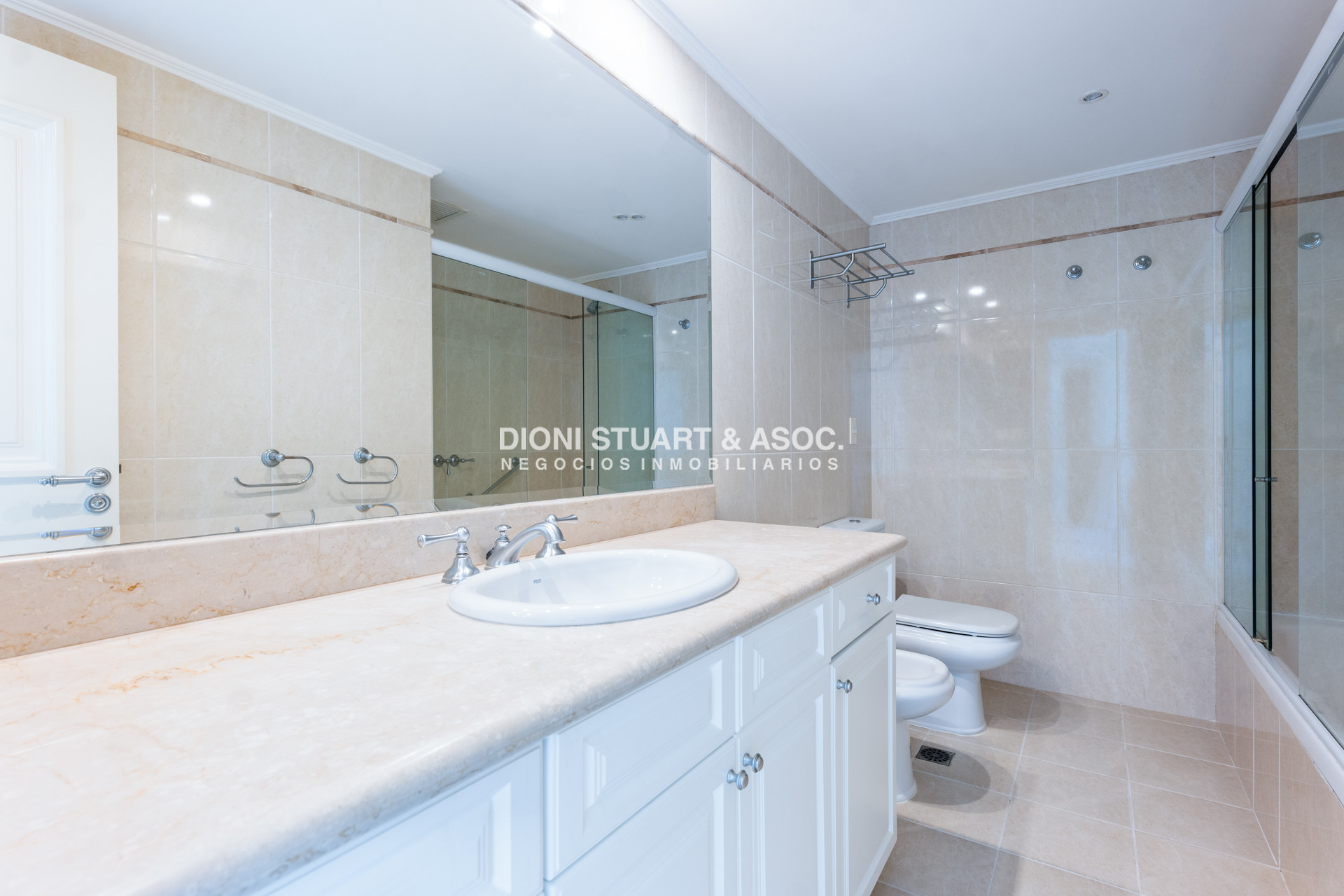 Apartamento ID.949 - DEPARTAMENTO ESQUINERO EN VENTA EN MILLENIUM TOWER PLAYA MANSA - 3 DORMITORIOS EN SUITE + DEPENDENCIA