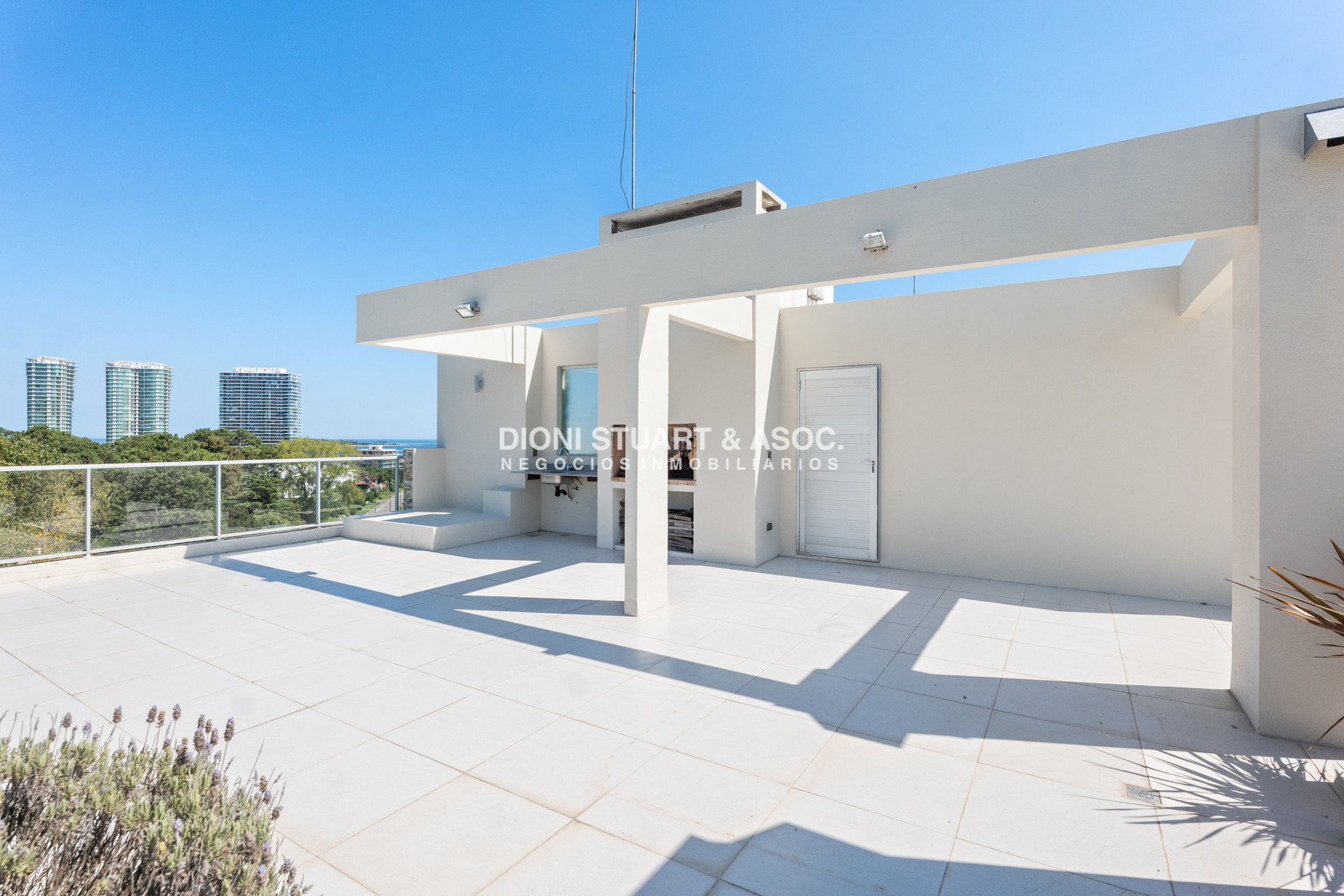 Apartamento ID.925 - DEPARTAMENTO PENT HOUSE EN VENTA - 3 DORM Y DEP. - PARRILLERO - PLAYA MANSA