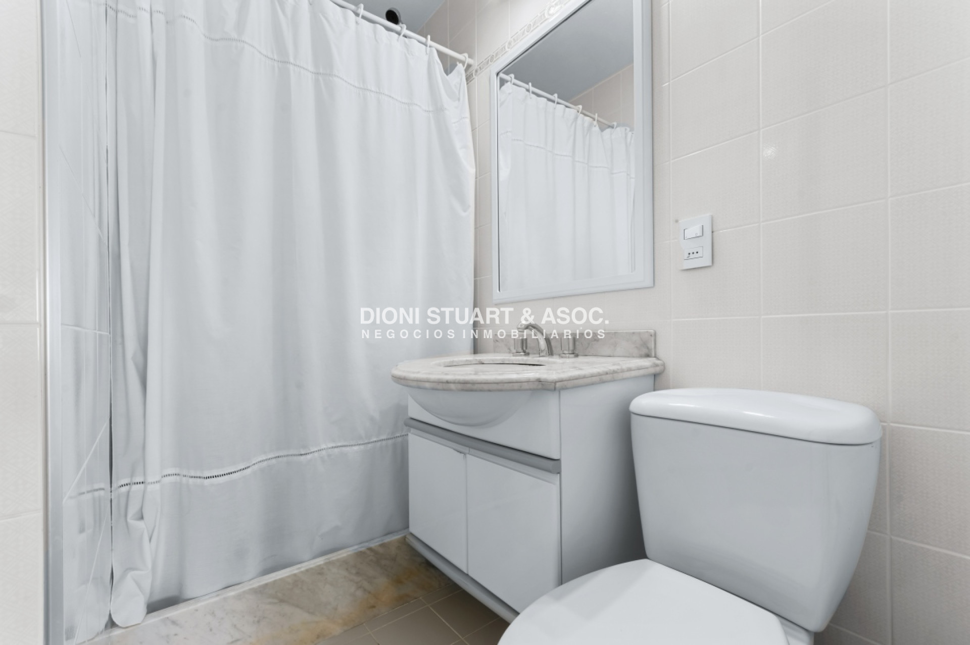 Apartamento ID.323 - Apartamento En Alquiler De Temporada (2da Febrero y Carnaval Libre)- Mansa - 2 Dormitorios - Piscina y Servicio de Playa - Complejo Lincoln Center
