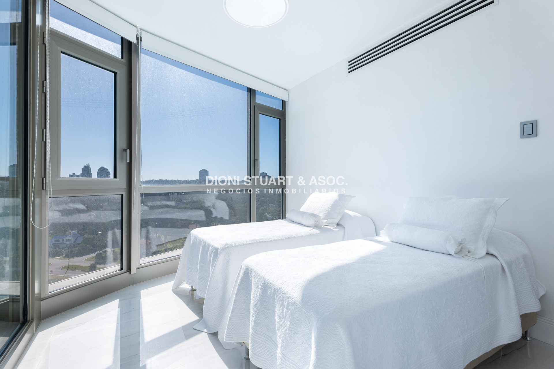 Apartamento ID.737 - FENDI CHATEAU EN VENTA ESQUINERO A PUNTA BALLENA 4 DORMITORIOS EN SUITE