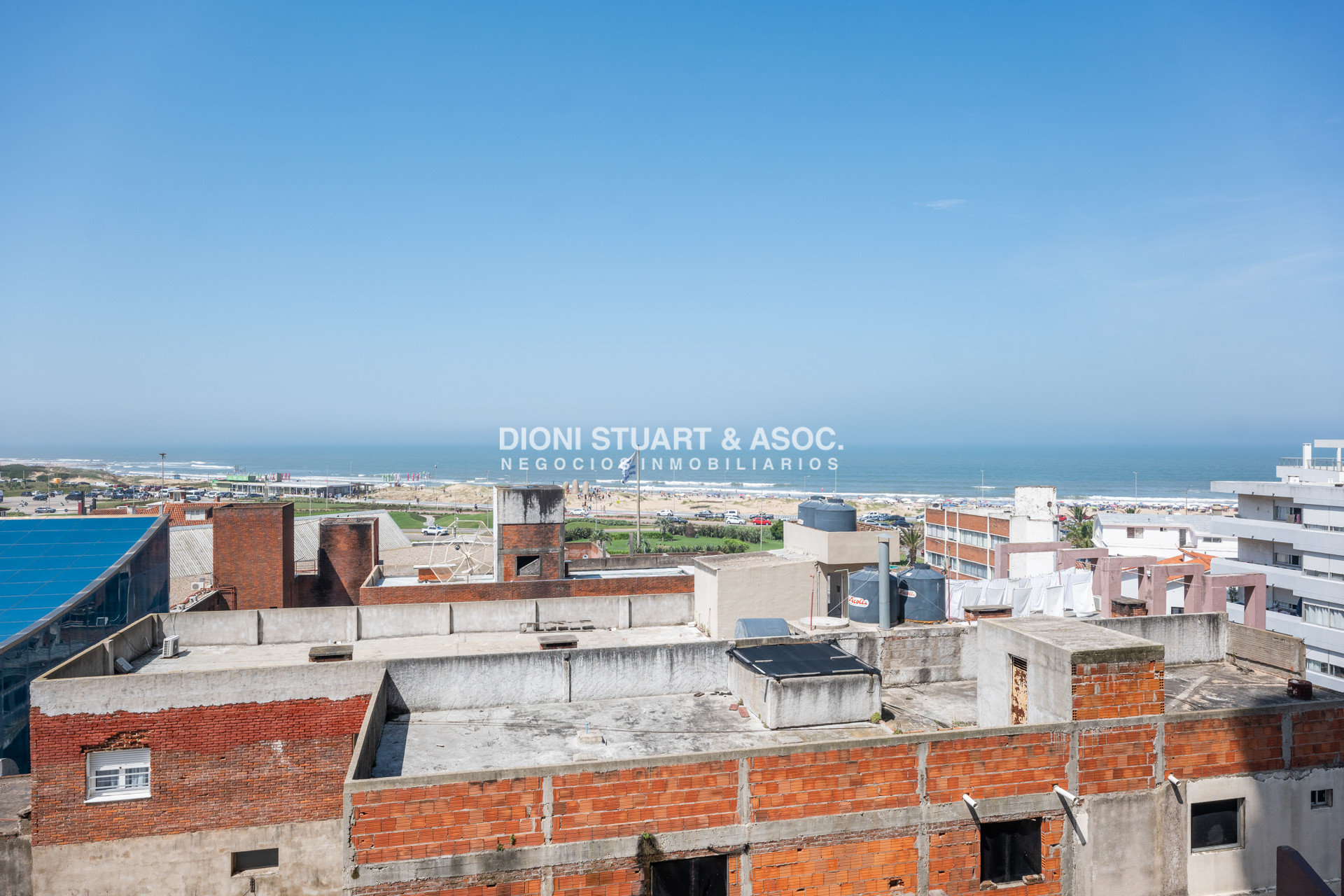 Apartamento ID.921 - DEPARTAMENTO EN ALQUILER ANUAL O DE TEMPORADA - 4 DORMITORIOS Y DEPENDENCIA - CON PARRILLERO - EDIFICIO EL TORREON - PLAYA MANSA