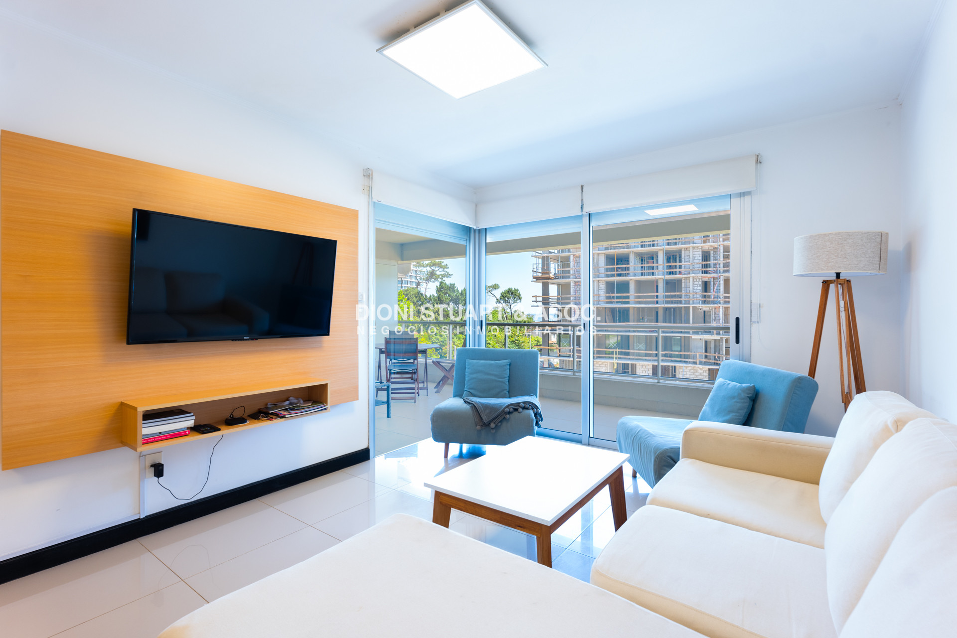 Apartamento ID.820 - APARTAMENTO EN VENTA EN PLAYA MANSA DE 2 DORMITORIOS CON PARRILLERO
