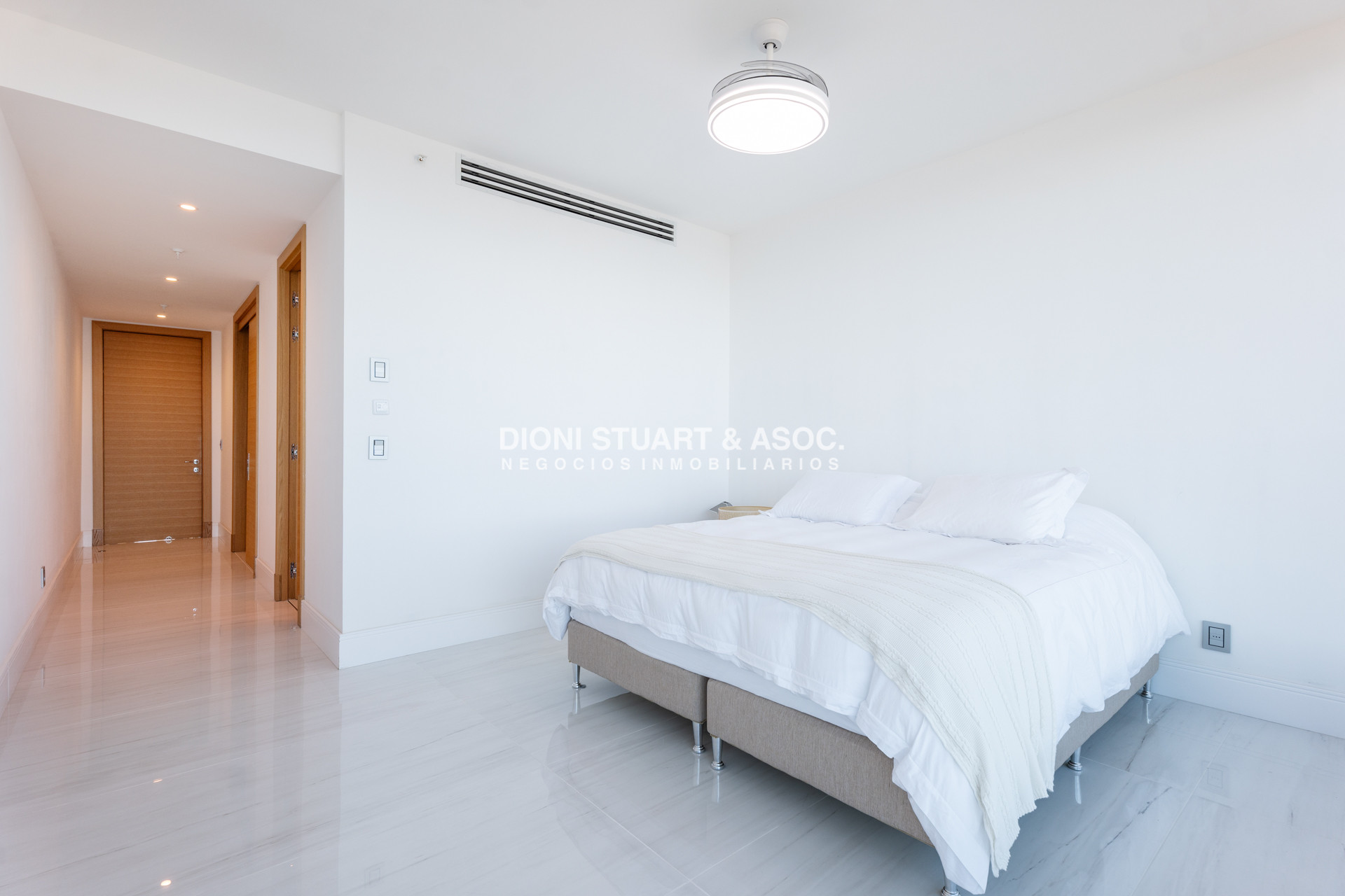 Apartamento ID.737 - FENDI CHATEAU EN VENTA ESQUINERO A PUNTA BALLENA 4 DORMITORIOS EN SUITE