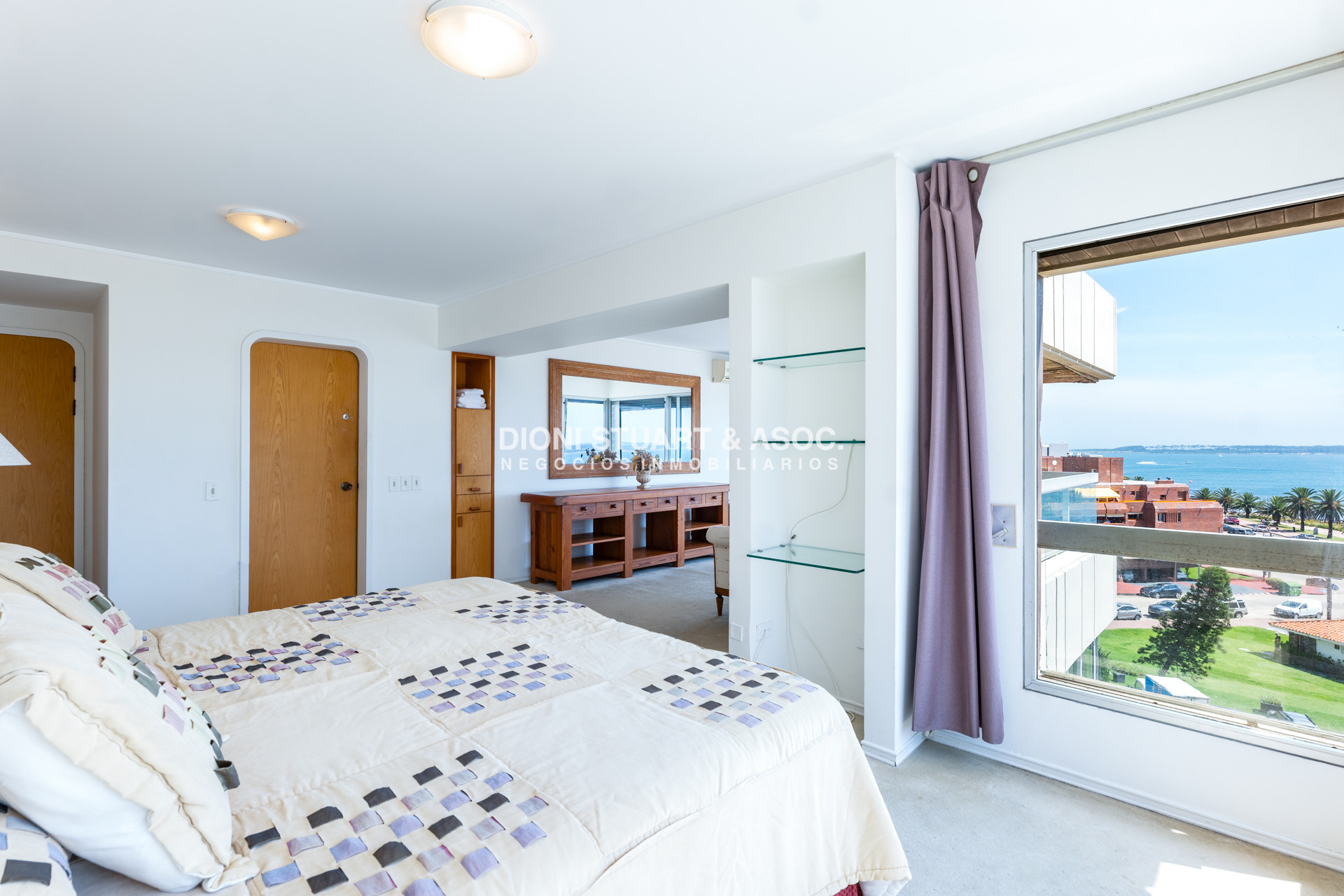Apartamento ID.921 - DEPARTAMENTO EN ALQUILER ANUAL O DE TEMPORADA - 4 DORMITORIOS Y DEPENDENCIA - CON PARRILLERO - EDIFICIO EL TORREON - PLAYA MANSA