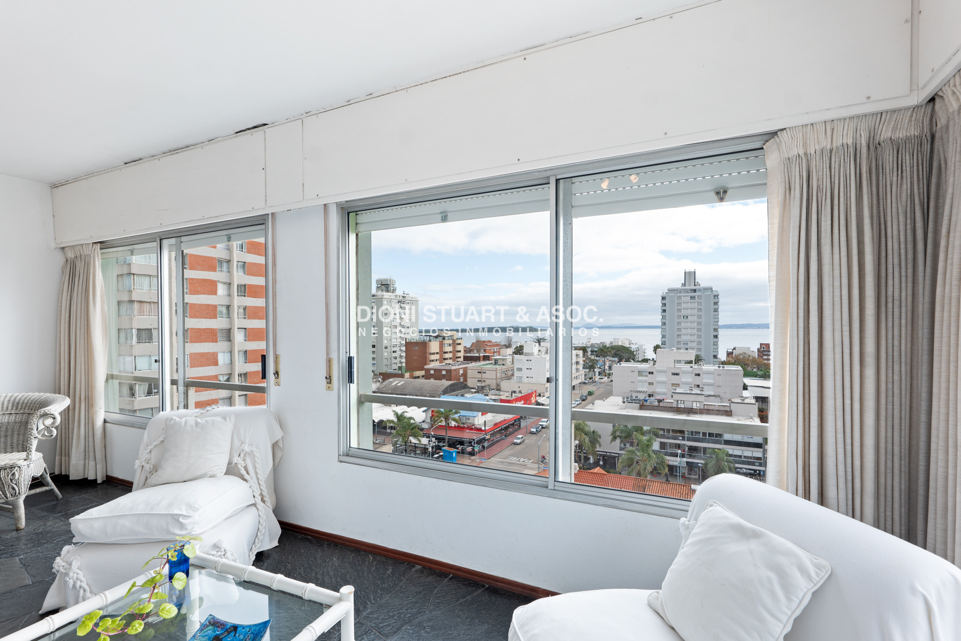 Apartamento ID.681 - Apartamento En Venta - En Gorlero - Peninsula - 2 Dormitorios - Edificio Michelangelo