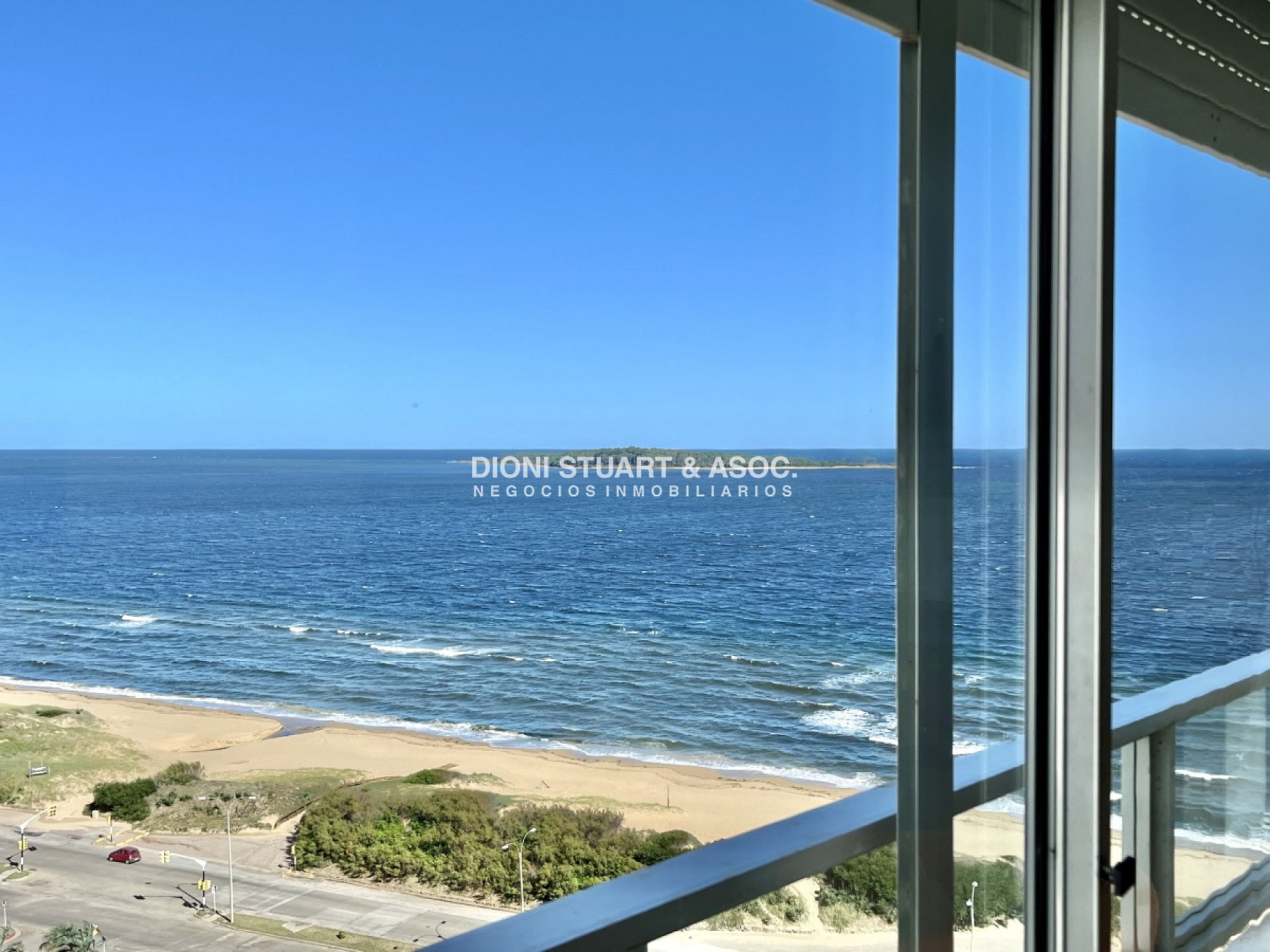 Apartamento ID.206 - Alquiler de Invierno Año 2025 - 2 Dormitorios y Medio + 2 Baños - Vista al Mar - Piscina Climatizada - Complejo Lincoln Center