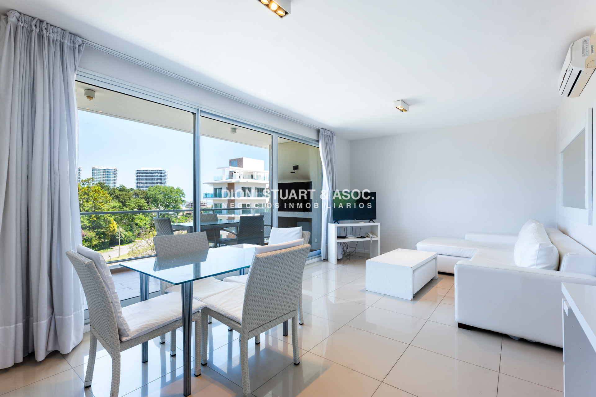 Apartamento ID.841 - Apartamento de 4 Dormitorios Con Parrillero - Emerald - Playa Mansa