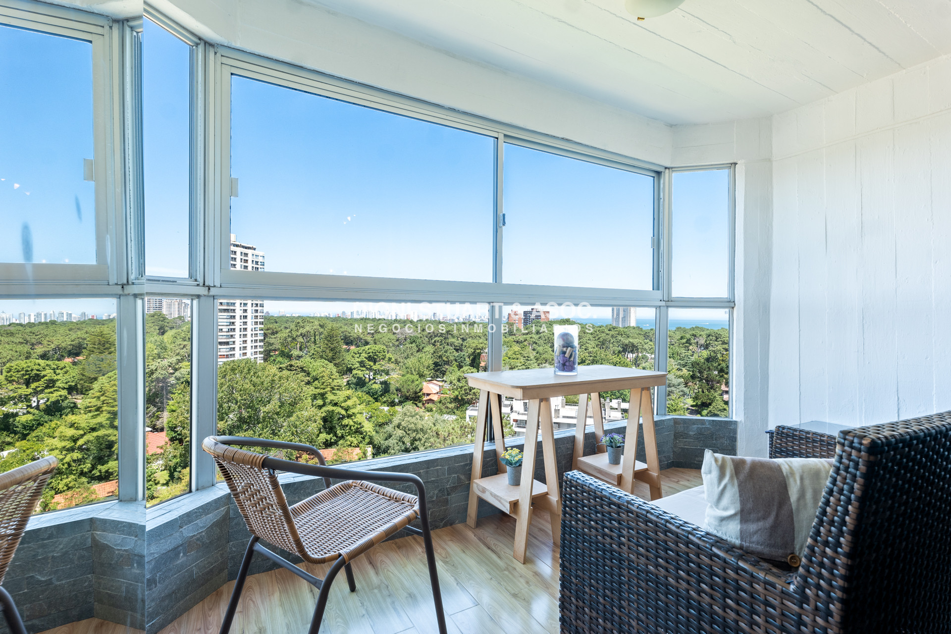 Apartamento ID.903 - DEPARTAMENTO EN ROOSEVELT - 2 DORMITORIOS - RECICLADO - CON VISTA - PARQUEMAR R