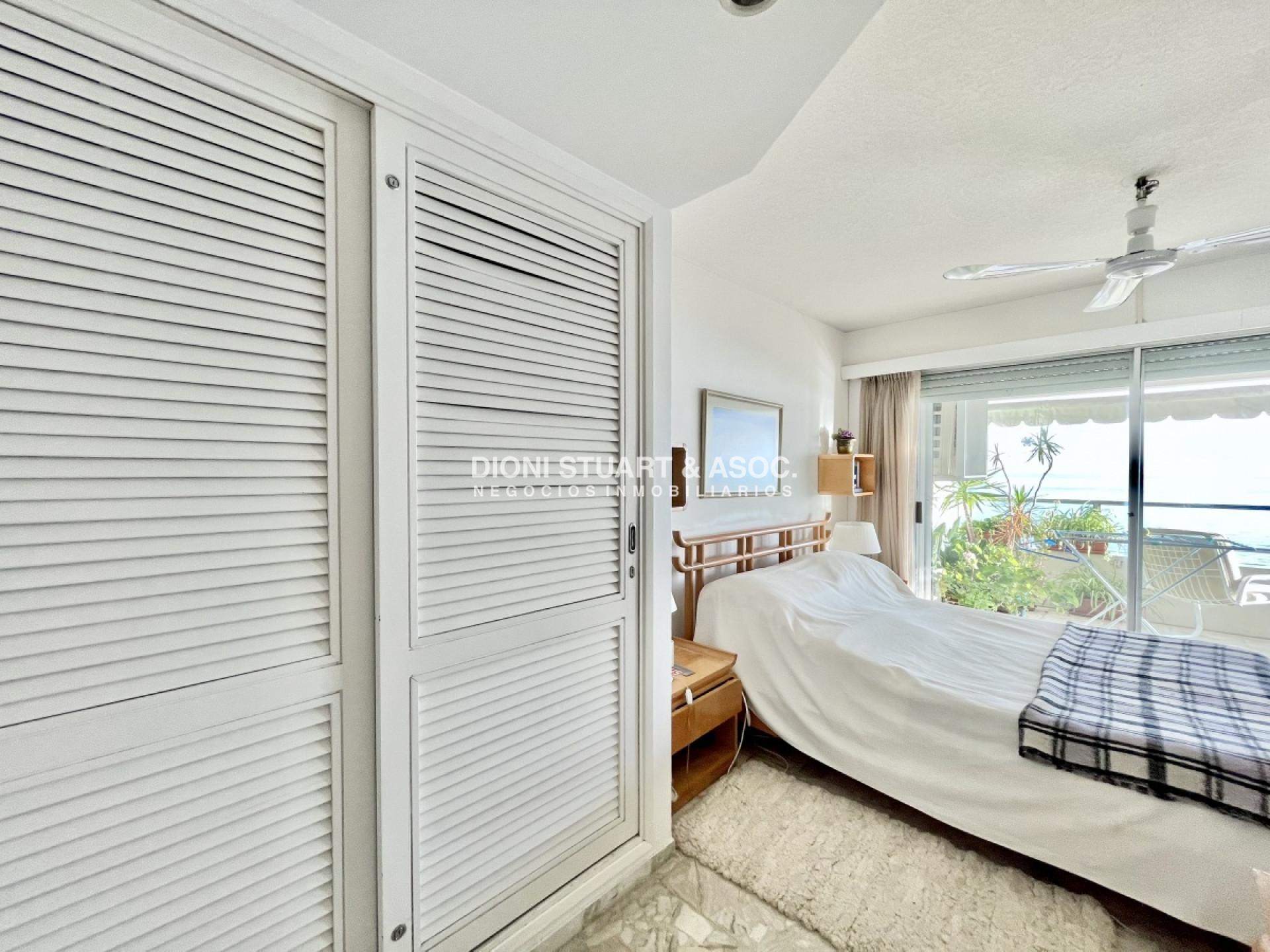 Apartamento ID.215 - APARTAMENTO EN ALQUILER 3 DORMITORIOS FRENTE AL MAR PLAYA MANSA - COMPLEJO LINCOLN CENTER