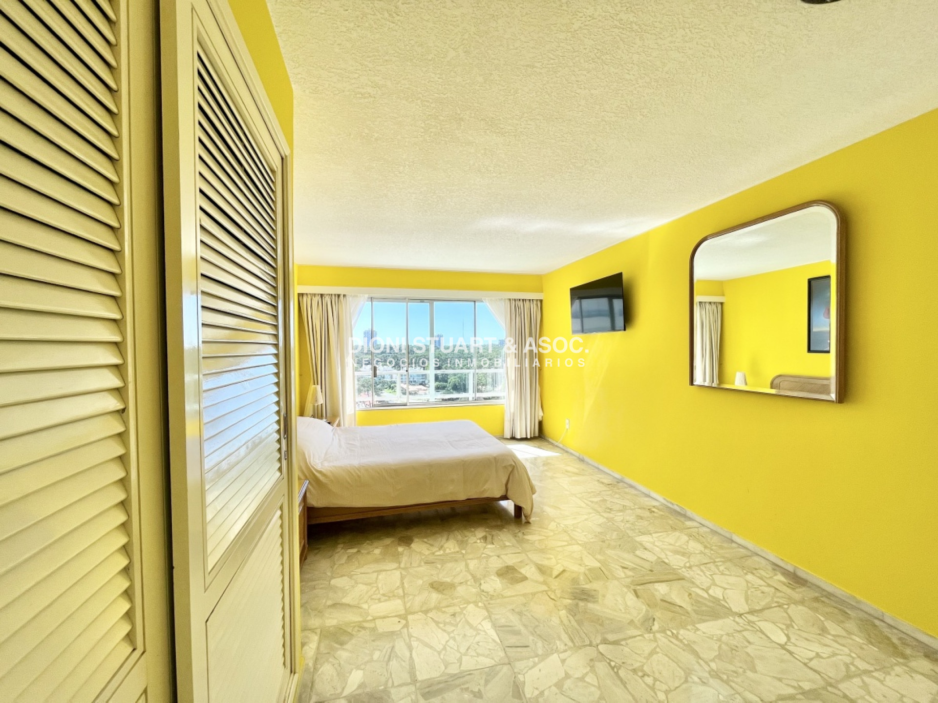Apartamento ID.121 - OPORTUNIDAD EN VENTA - FRENTE AL MAR -  2 DORM Y MEDIO - COMPLEJO LINCOLN CENTER - TORRE WASHINGTON