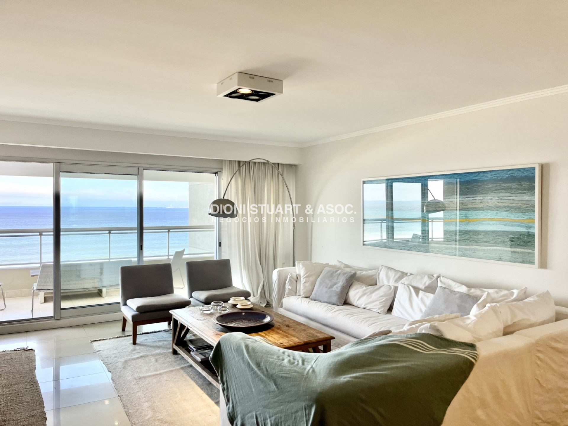 Apartamento ID.274 - Apartamento en Venta Torre Lobos - Primera Linea Playa Brava - 3 Dormitorios en Suite + Dependencia