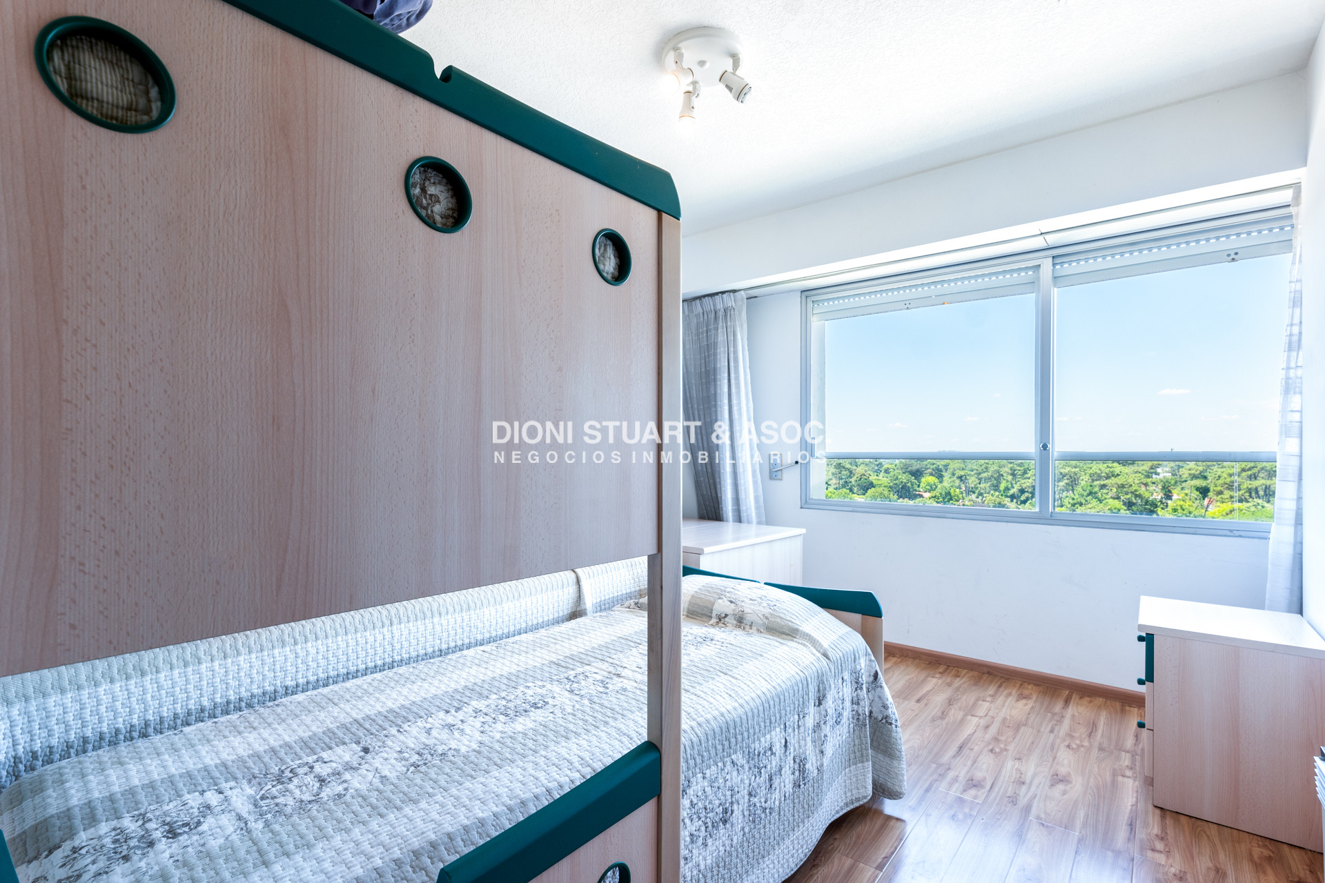 Apartamento ID.903 - DEPARTAMENTO EN ROOSEVELT - 2 DORMITORIOS - RECICLADO - CON VISTA - PARQUEMAR R