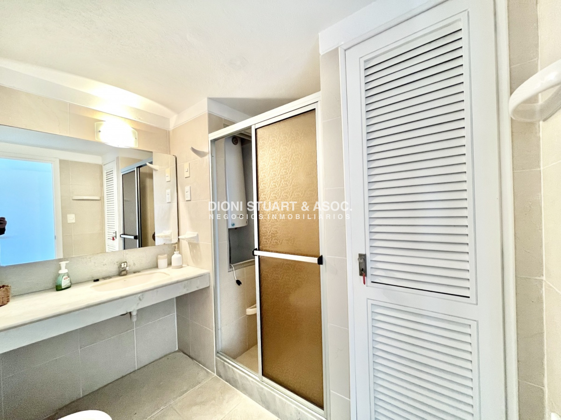 Apartamento ID.206 - Alquiler de Invierno Año 2025 - 2 Dormitorios y Medio + 2 Baños - Vista al Mar - Piscina Climatizada - Complejo Lincoln Center