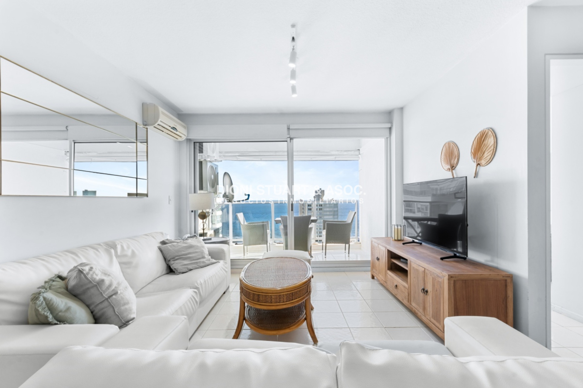 Apartamento ID.323 - Apartamento En Alquiler De Temporada (2da Febrero y Carnaval Libre)- Mansa - 2 Dormitorios - Piscina y Servicio de Playa - Complejo Lincoln Center