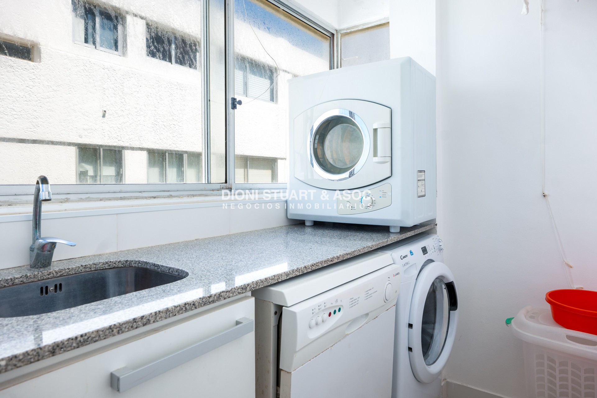 Apartamento ID.920 - DEPARTAMENTO EN VENTA FRENTE AL MAR - CON PARRILLERO - 3 DORMITORIOS - RECICLADO - PENINSULA - PUNTA DEL ESTE