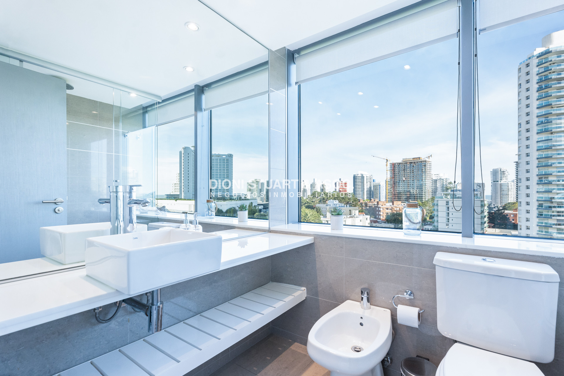 Apartamento ID.1114 - VENTA APARTAMENTO 3 DORMITORIOS EN SUITE - ALEXANDER BOULEVARD ESQUINERO 