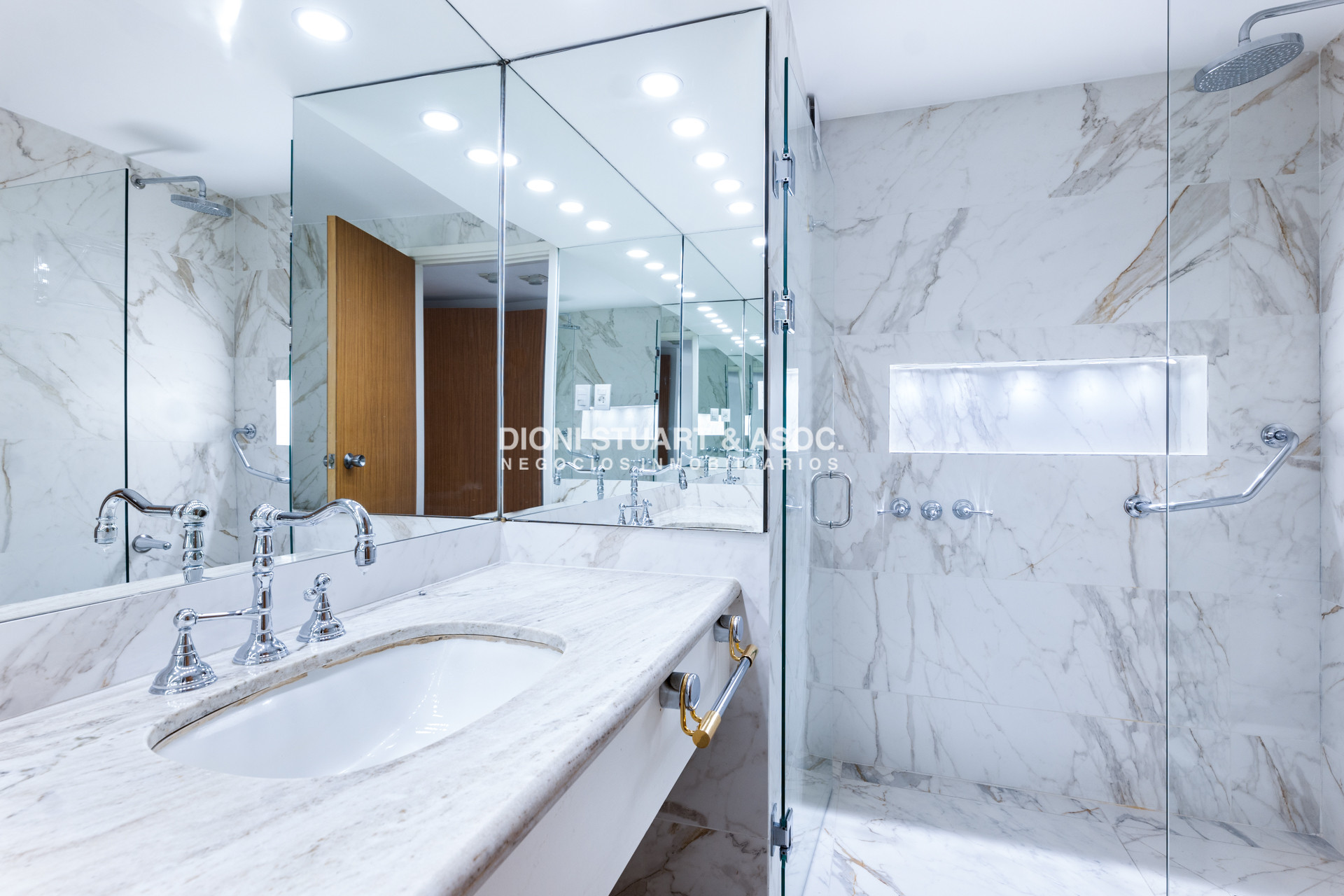 Apartamento ID.850 - Edificio El Torreon - 3 Dorm y Dep. - Apartamento Primera Linea Mansa