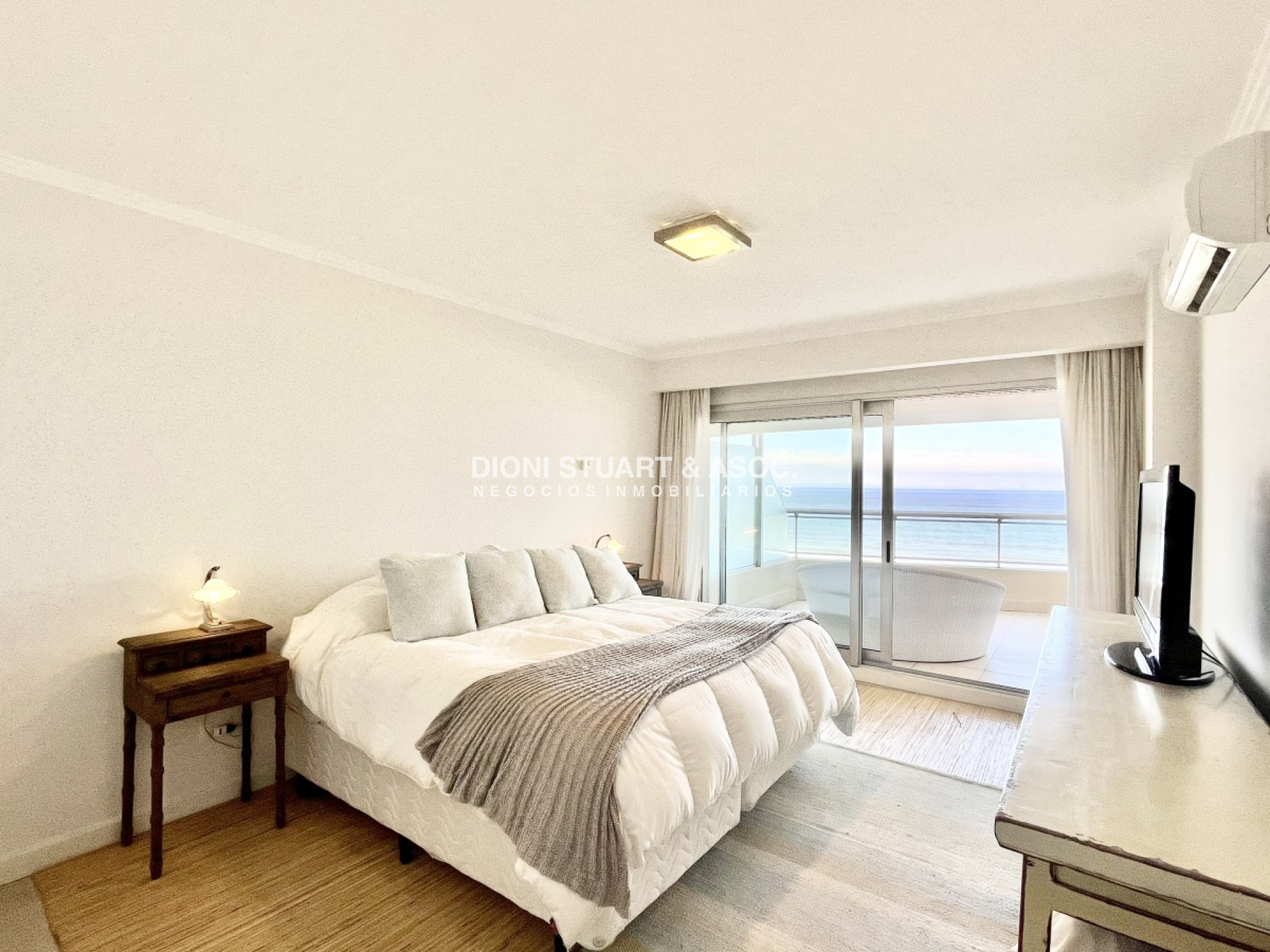 Apartamento ID.274 - Apartamento en Venta Torre Lobos - Primera Linea Playa Brava - 3 Dormitorios en Suite + Dependencia