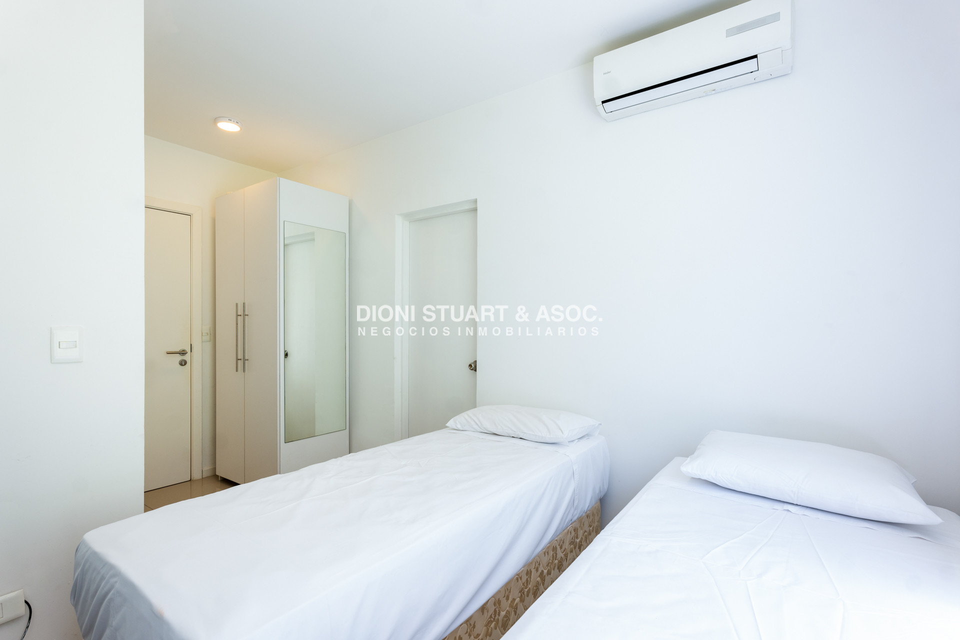 Apartamento ID.841 - Apartamento de 4 Dormitorios Con Parrillero - Emerald - Playa Mansa