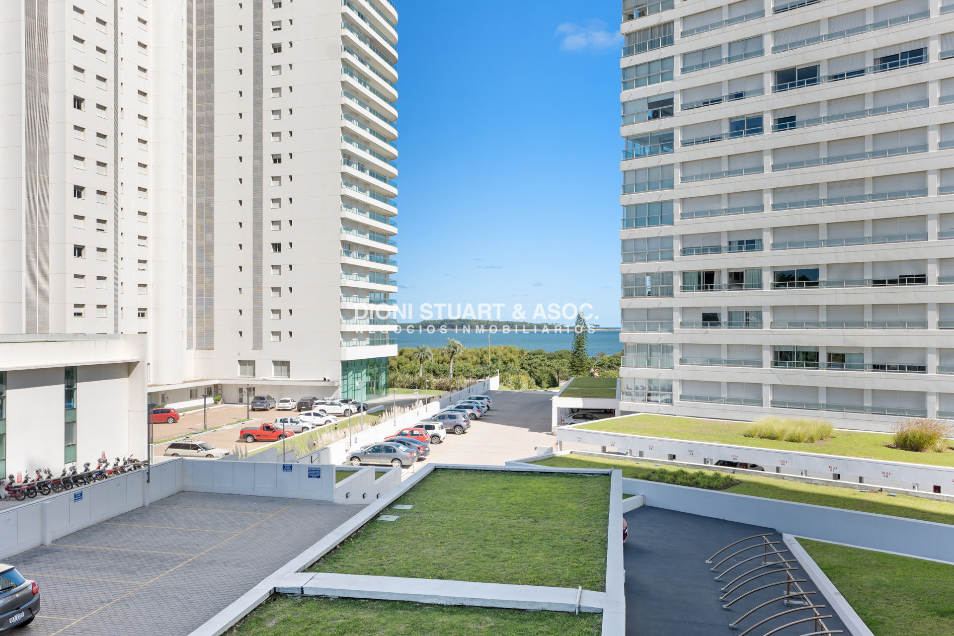 Apartamento ID.129 - Apartamento en Venta - 2 Dormitorios y Servicio -  Complejo Lincoln Center - Todo Reciclado
