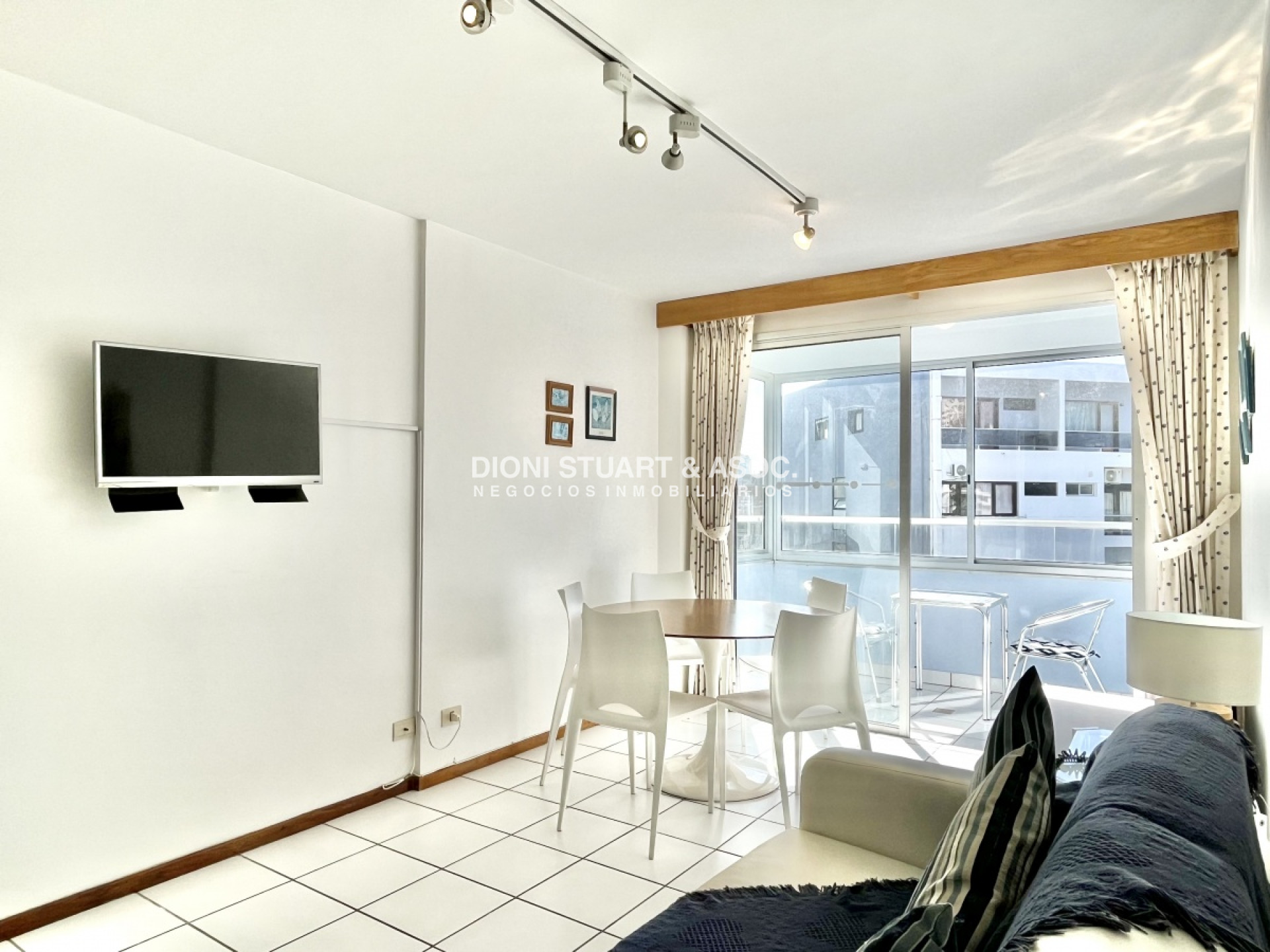 Apartamento ID.455 - Apartamento 1 Dormitorio en Venta! Punta del Este! Excelente Ubicación y Sol! Piscina, Terraza y Cochera!