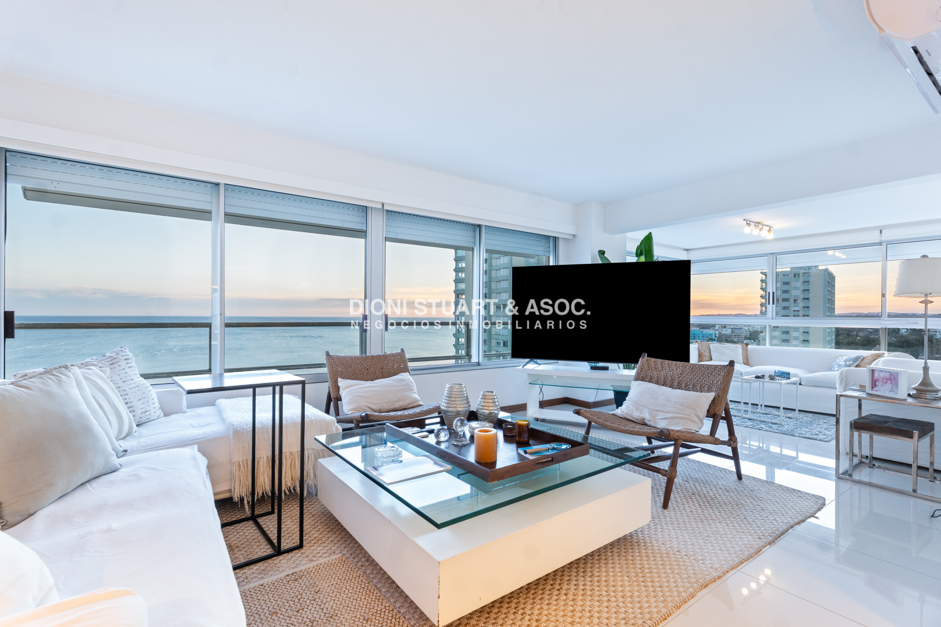 Apartamento ID.1033 - APARTAMENTO EN VENTA RECICLADO FRENTE AL MAR - 3 DORMITORIOS + DEPENDENCIA - TORRE JEFFERSON - COMPLEJO LINCOLN CENTER