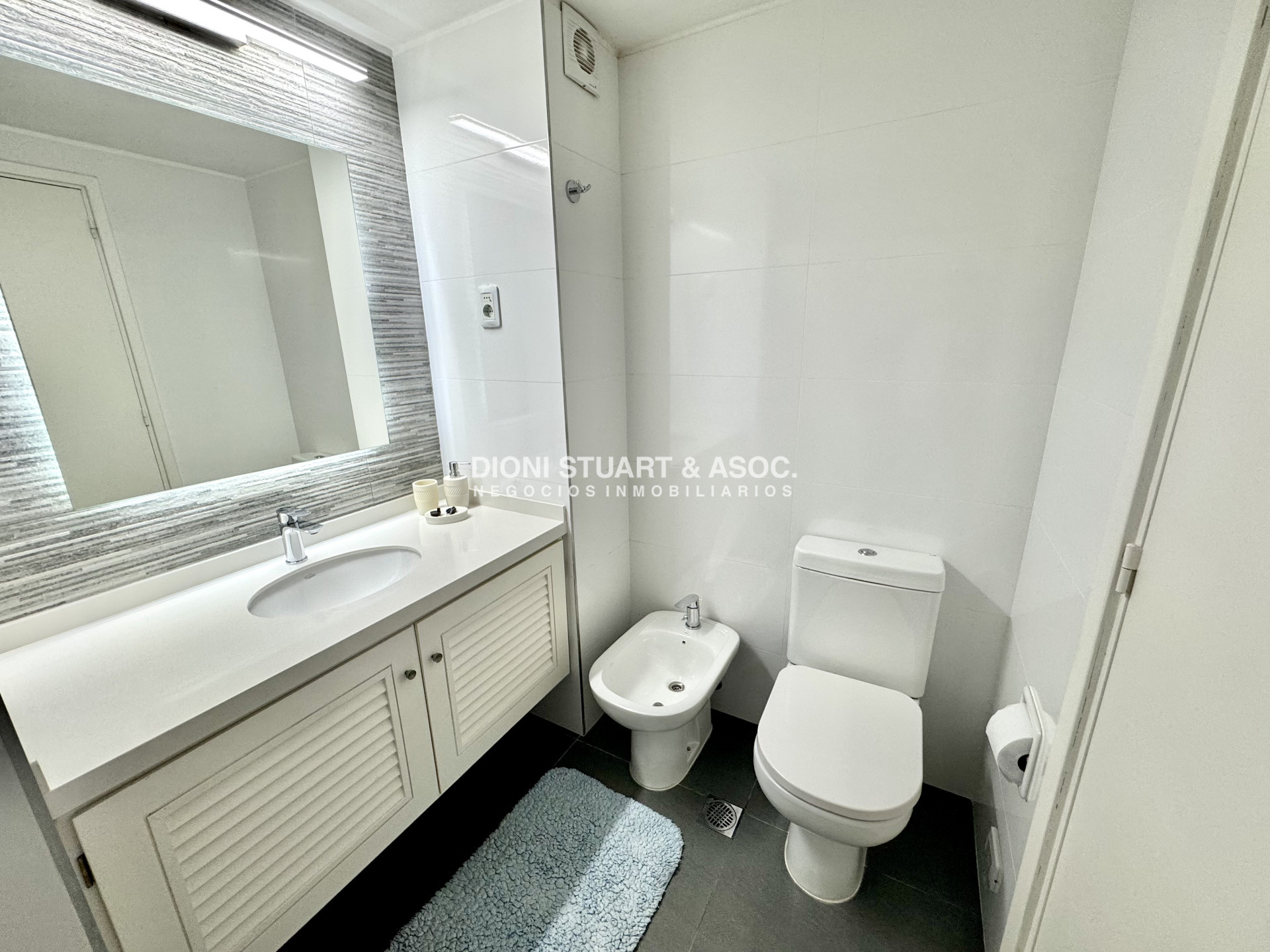 Apartamento ID.1135 - ALQUILER DE TEMPORADA 2 DORMITORIOS Y MEDIO PLAYA MANSA - COMPLEJO LINCOLN CENTER