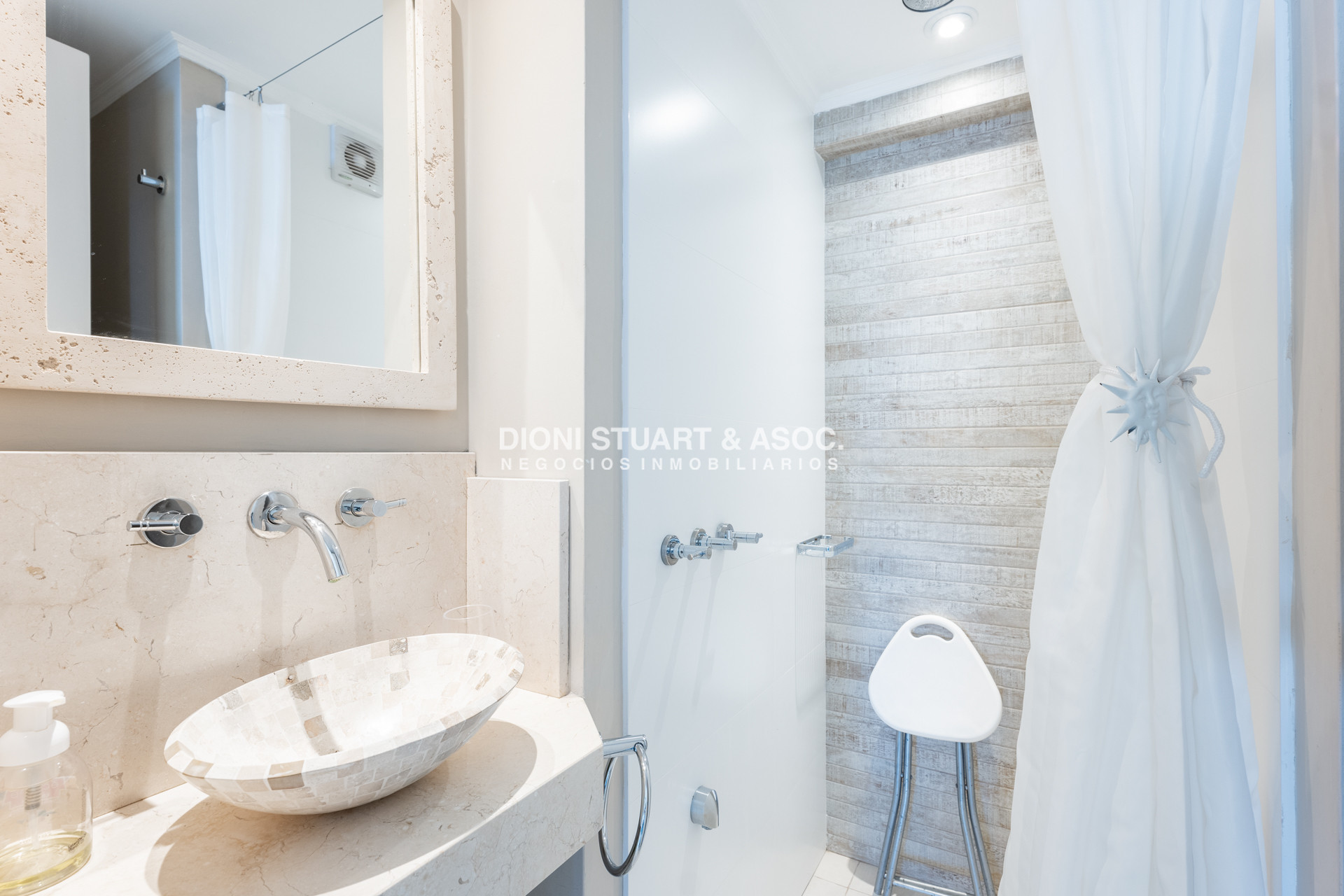 Apartamento ID.689 - TORRE WASHINGTON ESQUINERO 3 DORM RECICLADO