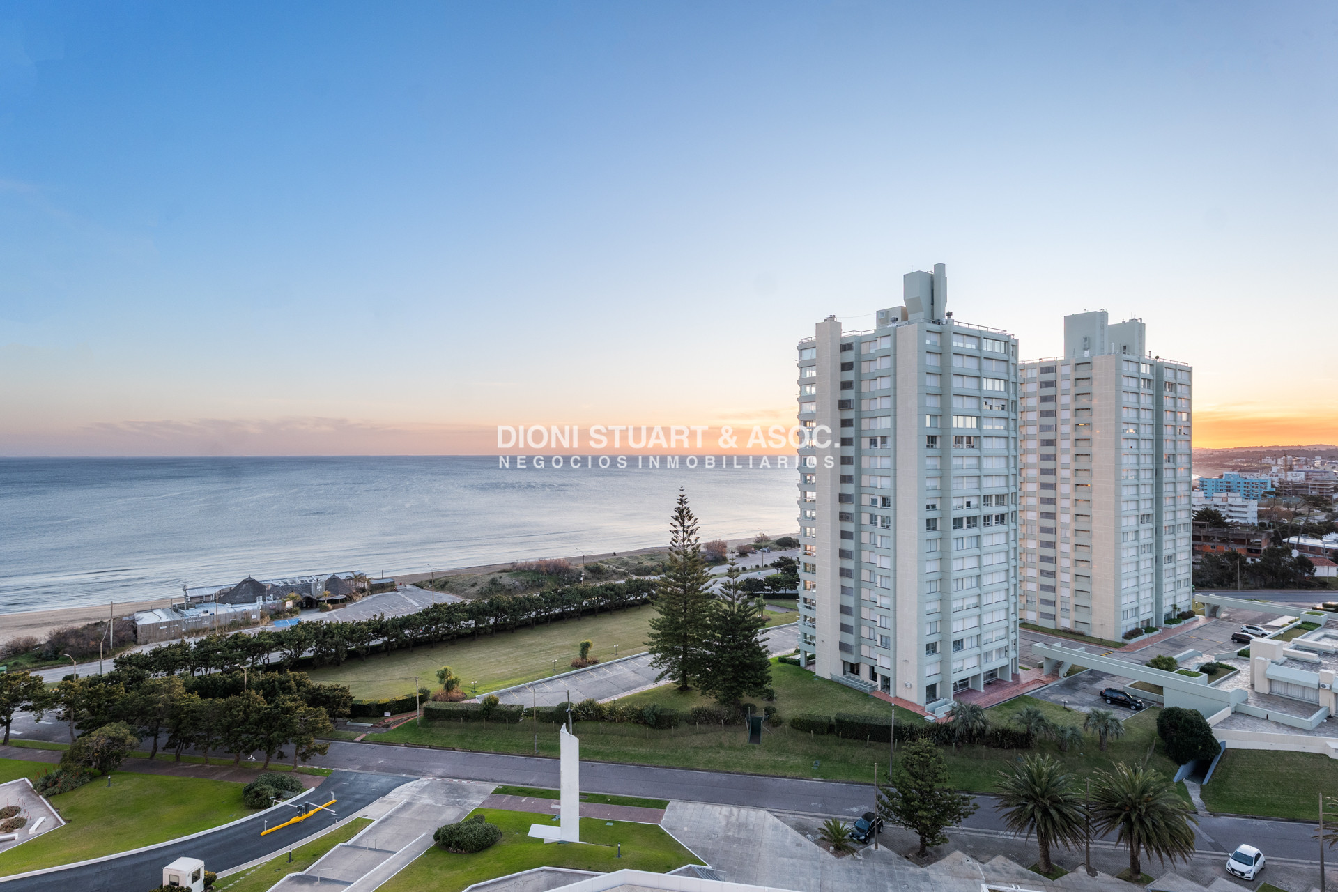 Apartamento ID.1033 - APARTAMENTO EN VENTA RECICLADO FRENTE AL MAR - 3 DORMITORIOS + DEPENDENCIA - TORRE JEFFERSON - COMPLEJO LINCOLN CENTER