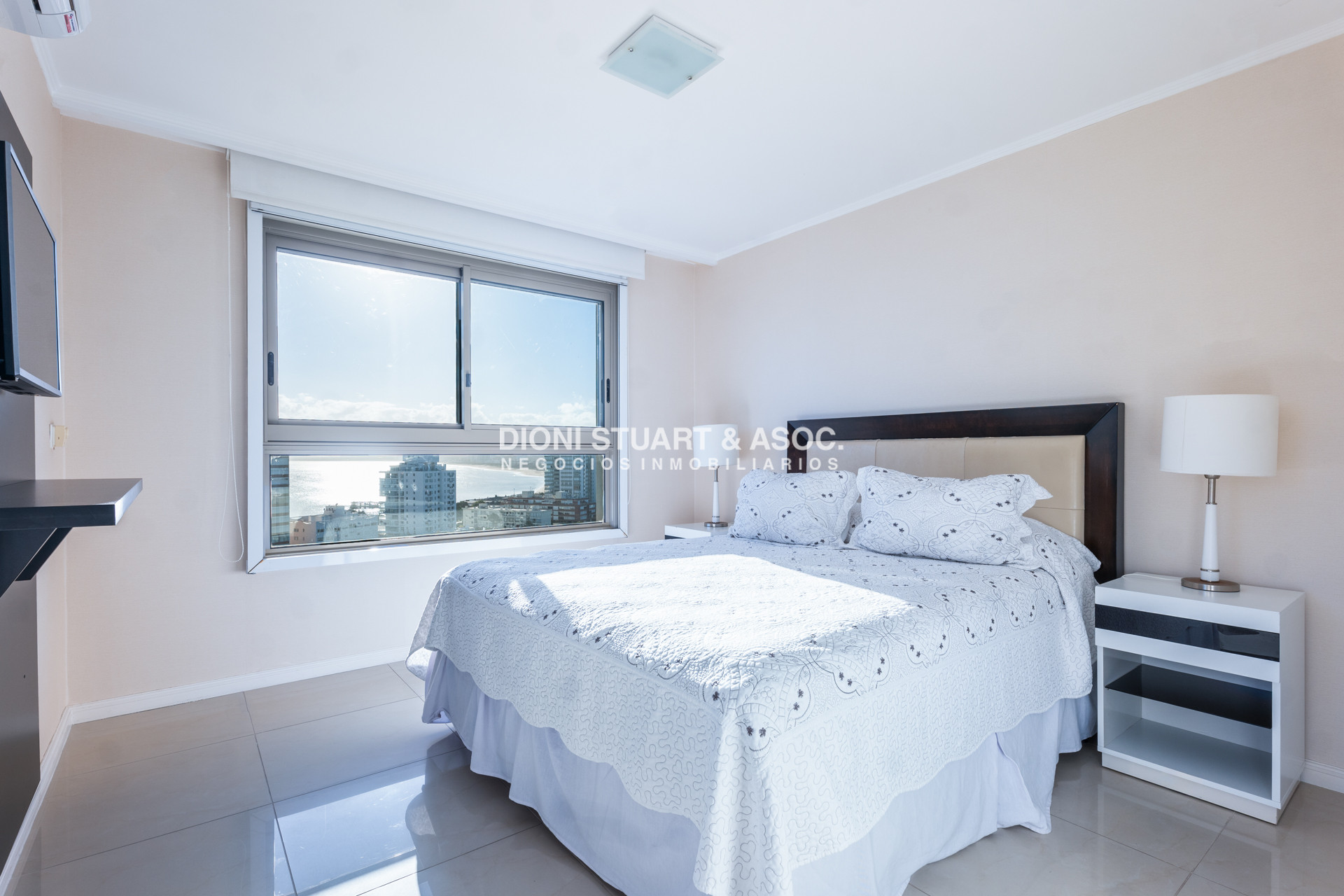 Apartamento ID.982 - APARTAMENTO EN IMPERIALE I EN VENTA - ESQUINERO - 3 DORMITORIOS EN SUITE + DEPENDENCIA