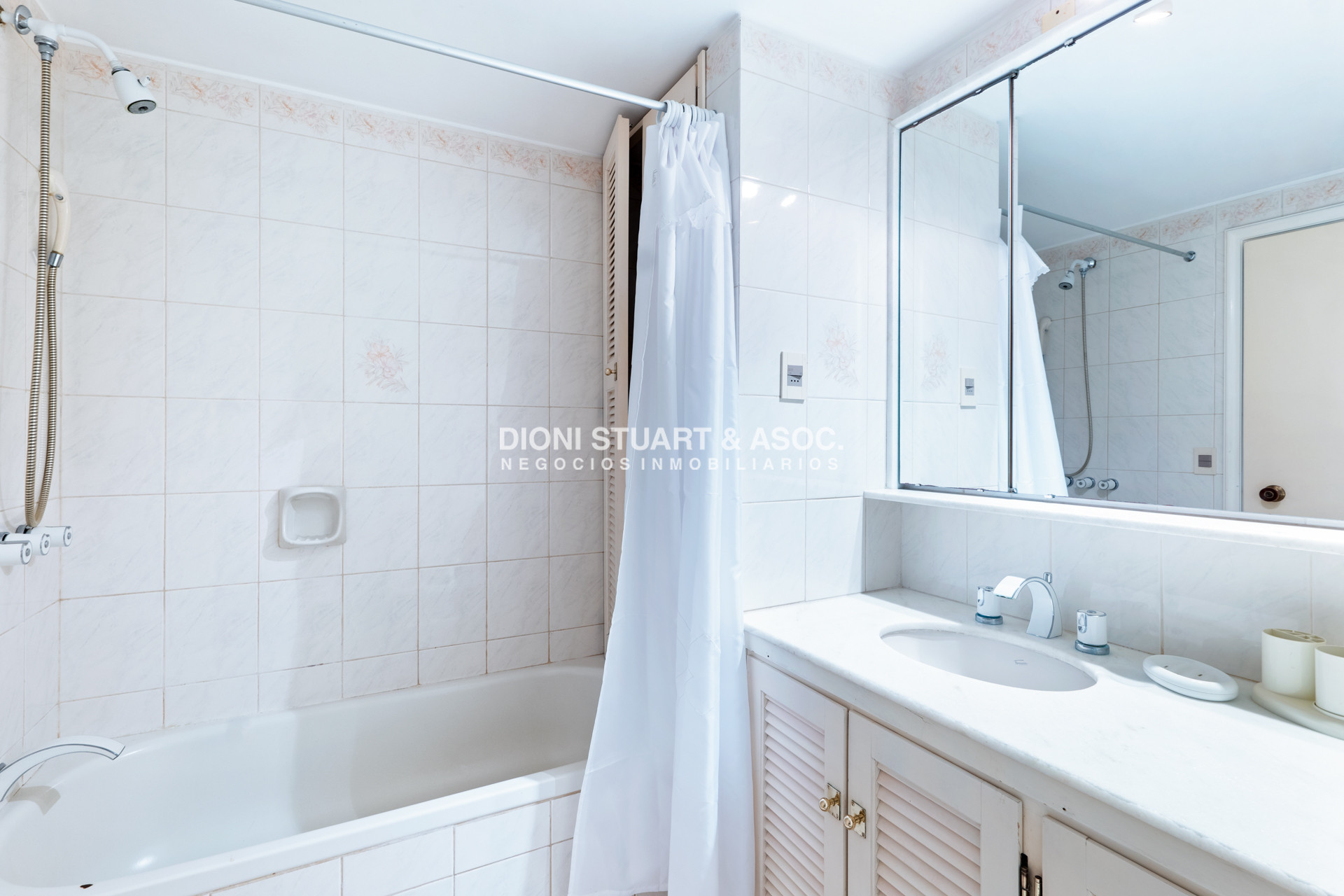 Apartamento ID.748 - Edificio Carmel - Apartamento de 3 Dorm y Dependencia - Punta del Este