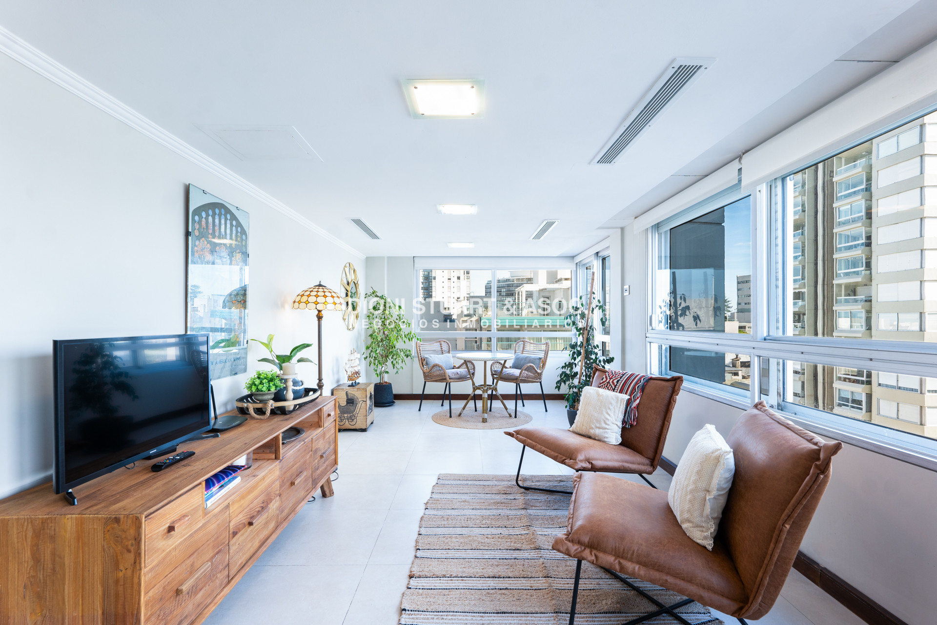 Apartamento ID.962 - APARTAMENTO EN VENTA 2 DORMITORIOS RECICLADO EN EDIFICIO VAN GOOGH - PENINSULA PUNTA DEL ESTE