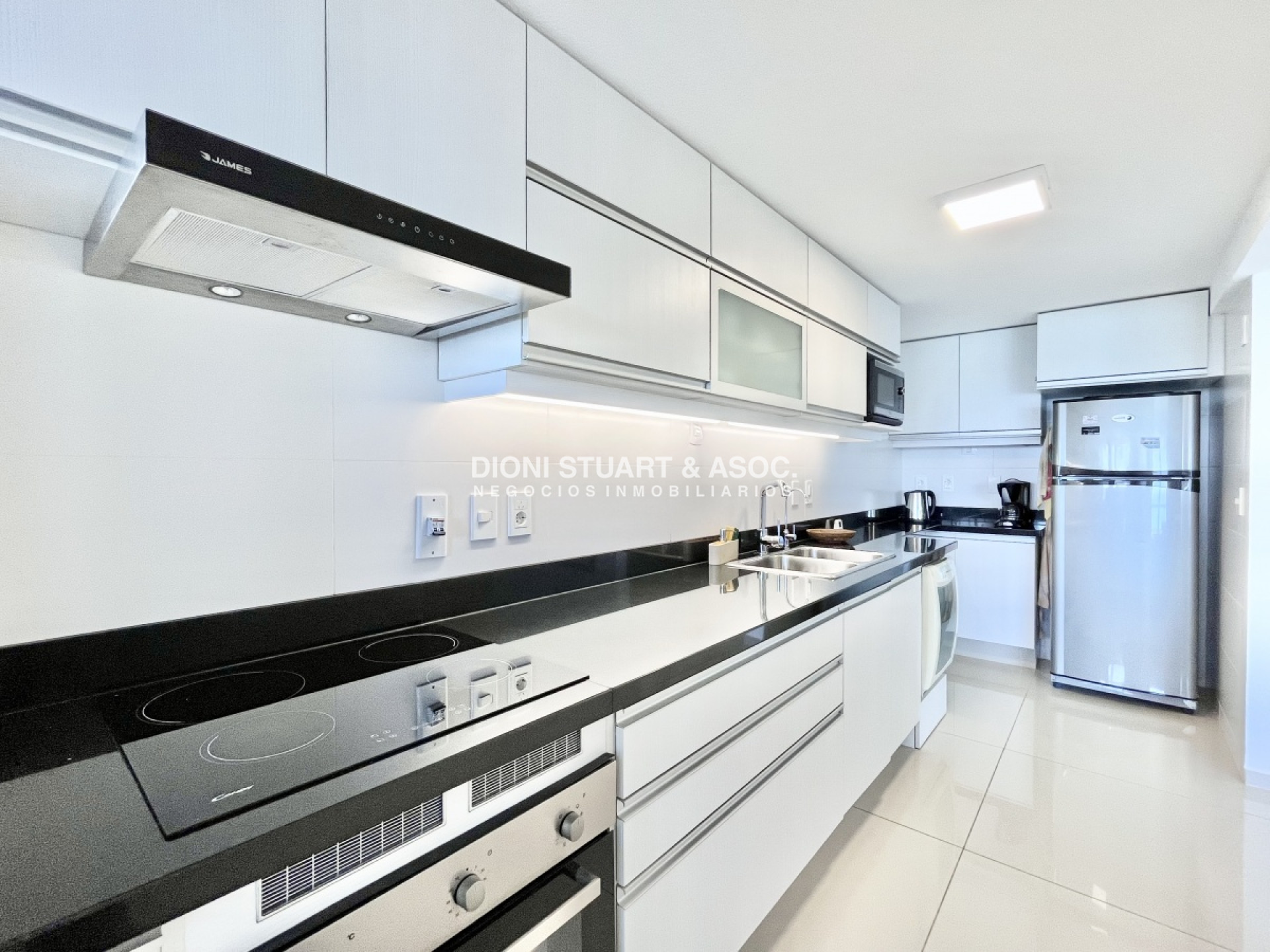 Apartamento ID.296 - DEPARTAMENTO DE 3 DORMITORIOS EN ALQUILER PLAYA MANSA FRENTE AL MAR TORRE WASHINGTON COMPLEJO LINCOLN CENTER