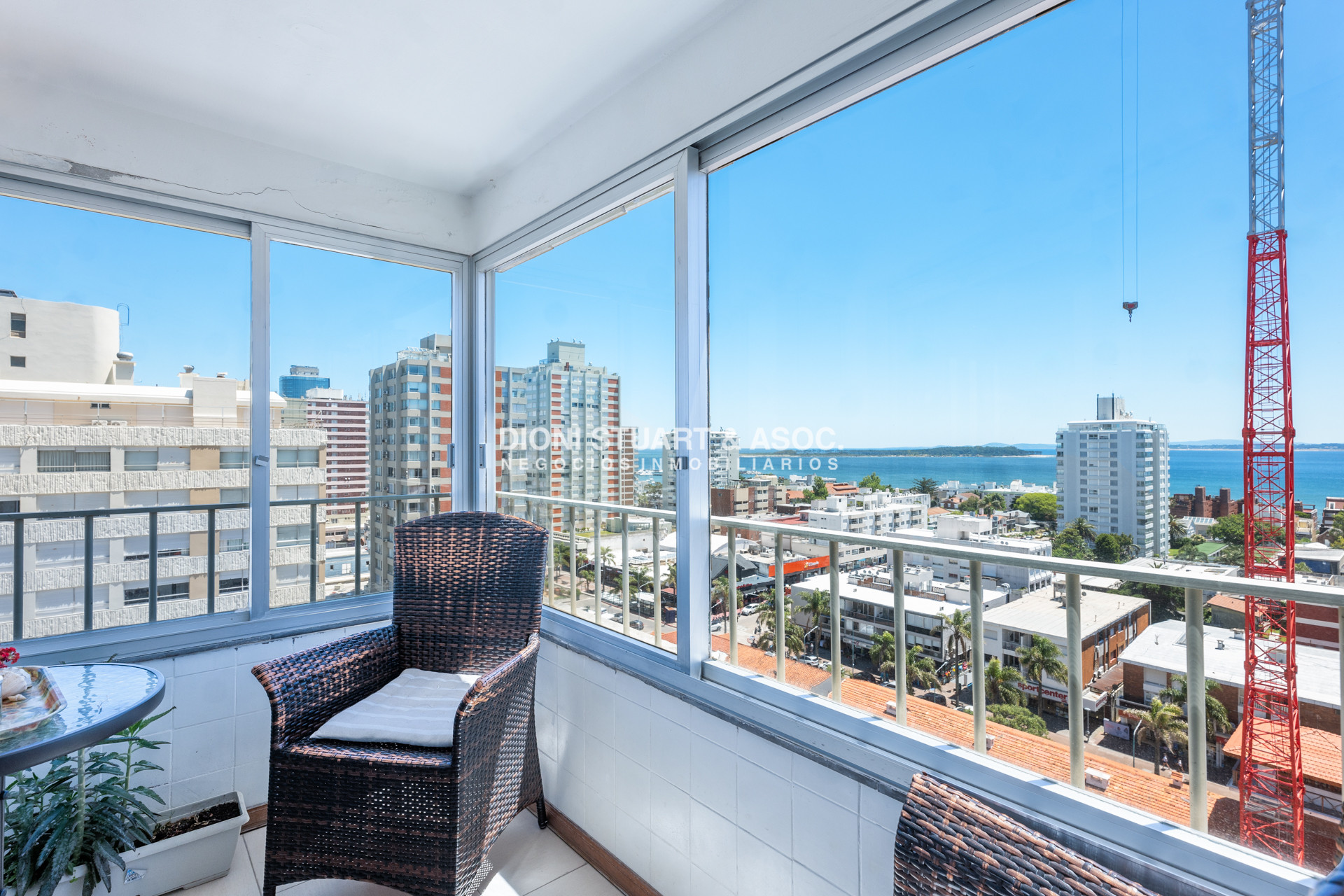 Apartamento ID.1158 - VENTA APARTAMENTO EN PENINSULA 2 DORMITORIOS RECICLADO VISTA AL MAR -  TORRE DEL SOL