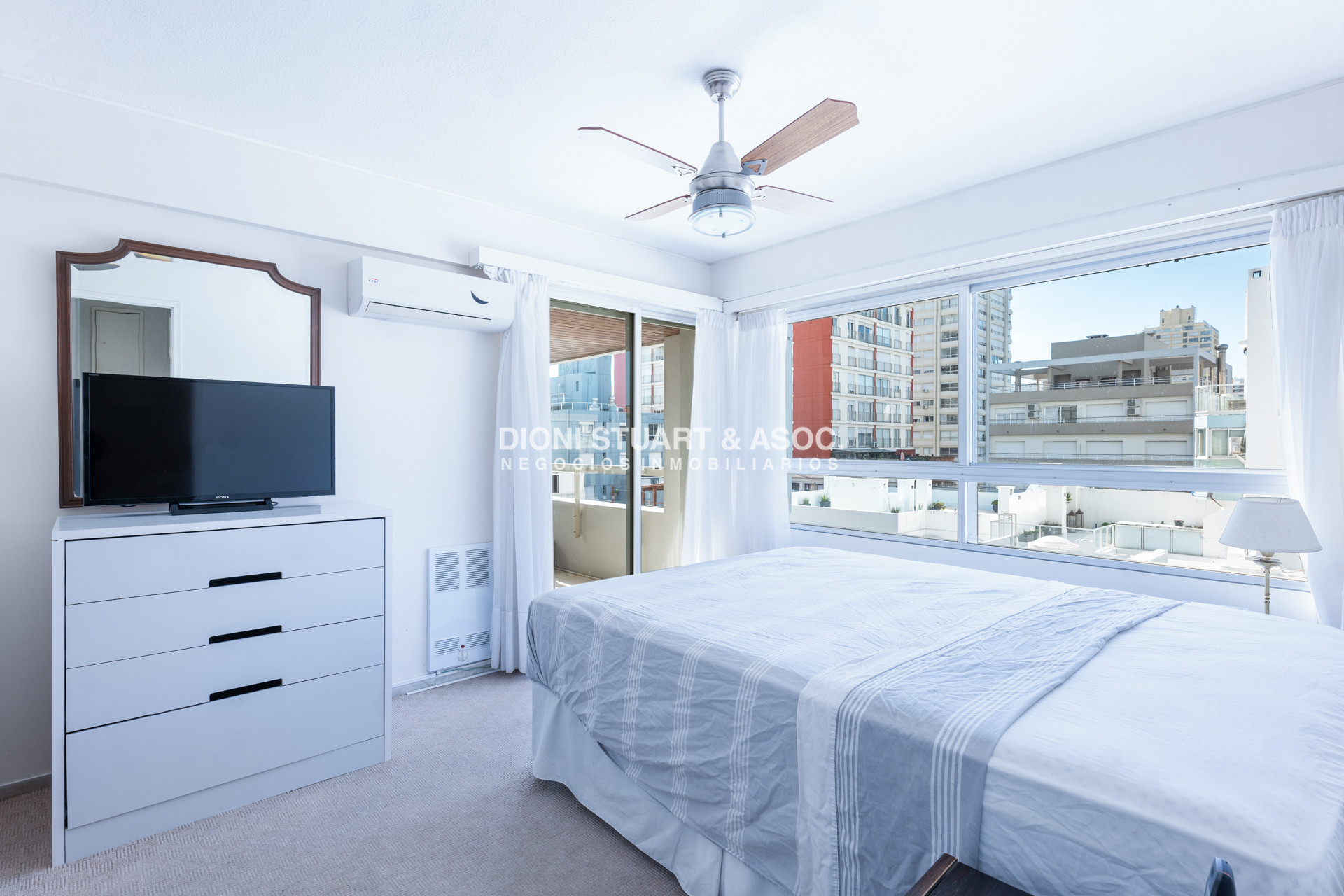 Apartamento ID.1053 - VENTA APARTAMENTO 2 DORMITORIOS PUNTA DEL ESTE - EDIFICIO VAN GOGH - GORLERO