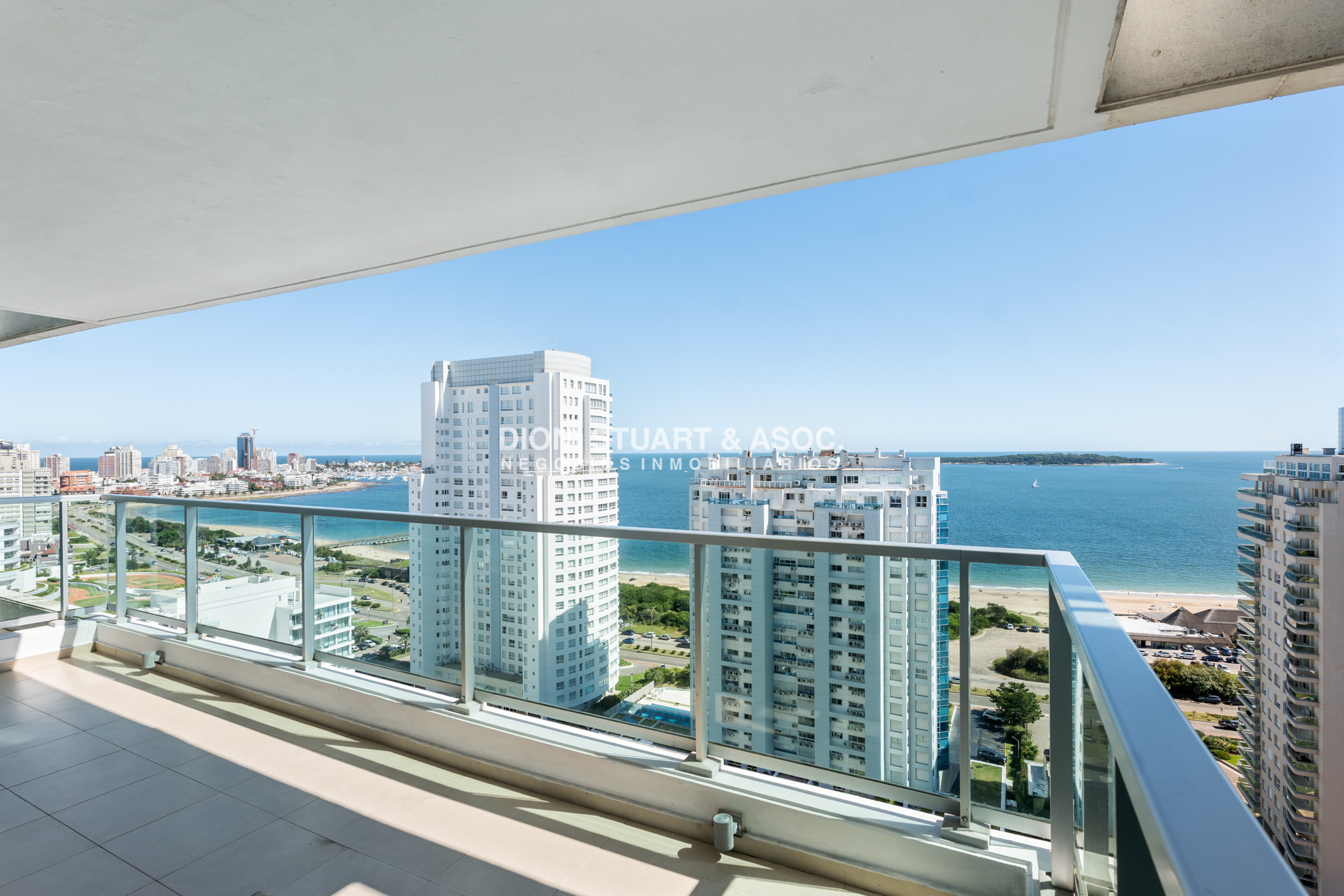Apartamento ID.937 - GALA TOWER DEPARTAMENTO EN VENTA EN PLAYA MANSA 2 DORMITORIOS CON PARRILLERO INCREIBLE VISTA AL MAR
