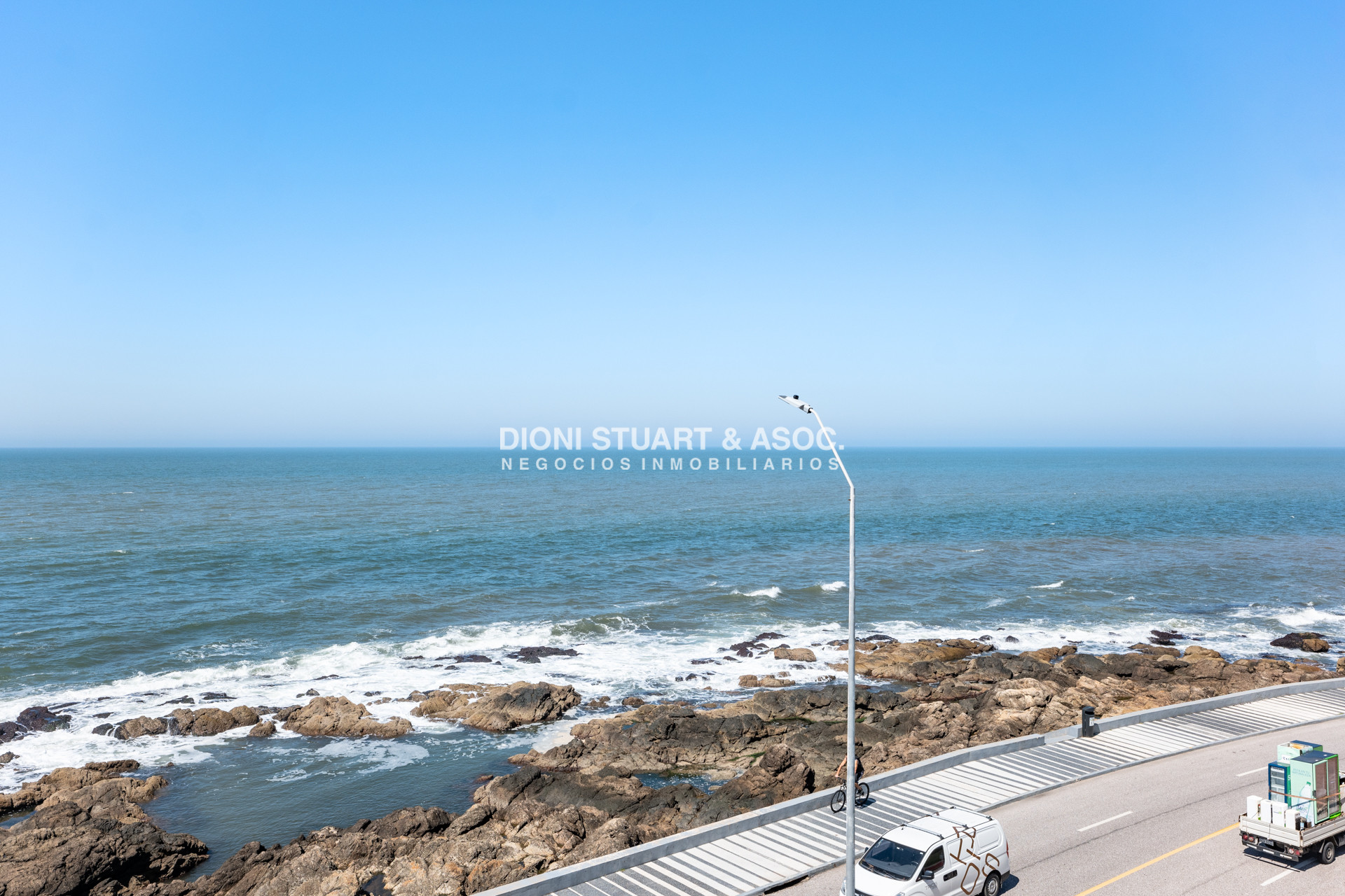 Apartamento ID.920 - DEPARTAMENTO EN VENTA FRENTE AL MAR - CON PARRILLERO - 3 DORMITORIOS - RECICLADO - PENINSULA - PUNTA DEL ESTE