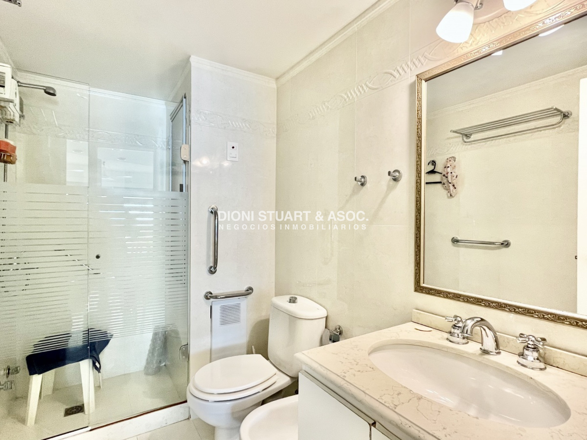 Apartamento ID.215 - APARTAMENTO EN ALQUILER 3 DORMITORIOS FRENTE AL MAR PLAYA MANSA - COMPLEJO LINCOLN CENTER