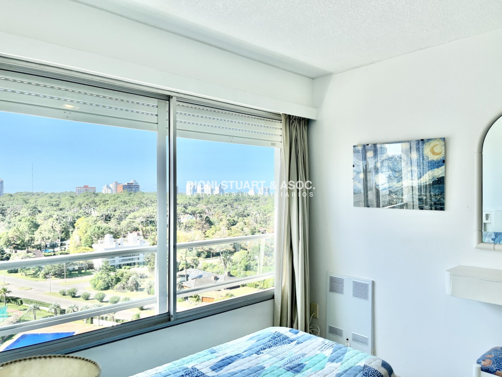 Apartamento ID.206 - Alquiler de Invierno Año 2025 - 2 Dormitorios y Medio + 2 Baños - Vista al Mar - Piscina Climatizada - Complejo Lincoln Center